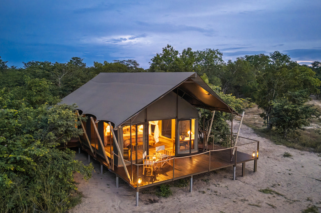 Muddy Teak - tent exterior
