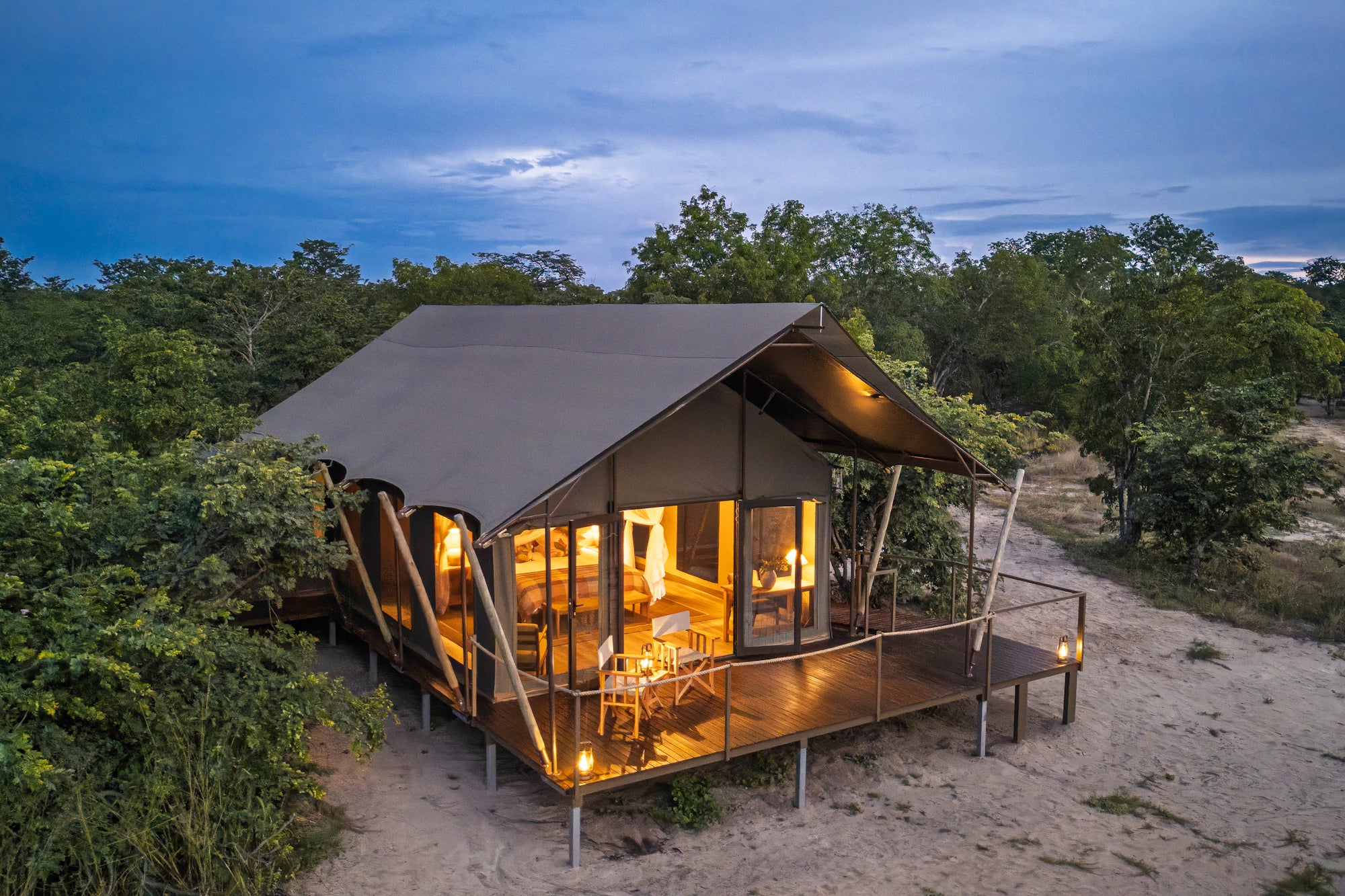 Muddy Teak - tent exterior