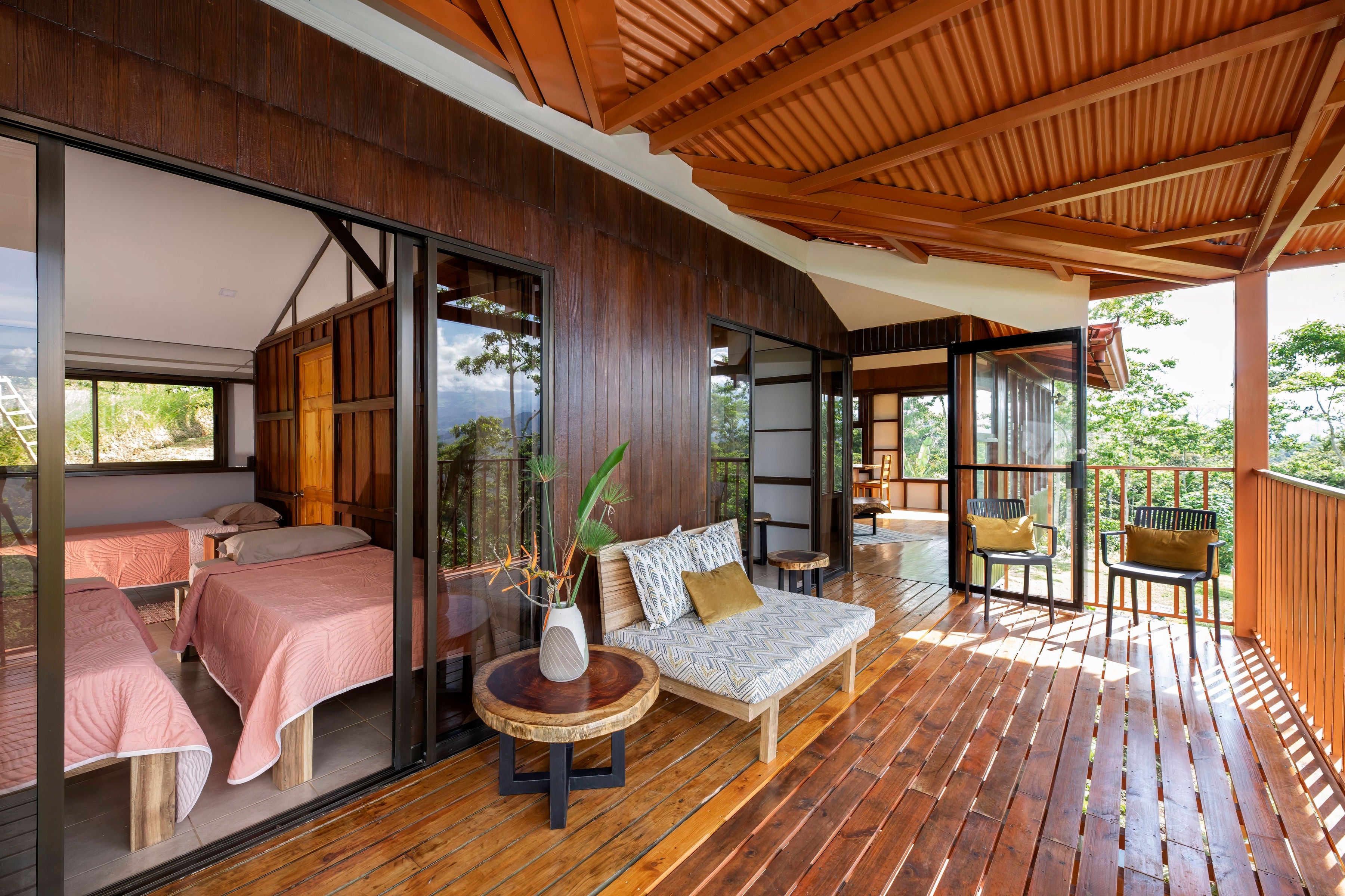 Iriká Lodge and Guest Experiences