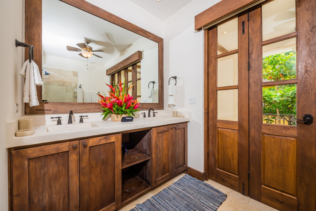 Las Catalinas Doorway | Flat | 24 Plaza Carlota