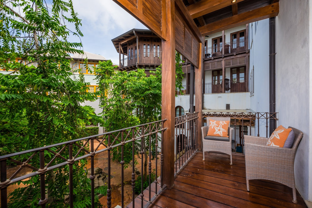 Las Catalinas Doorway | Flat | 24 Plaza Carlota