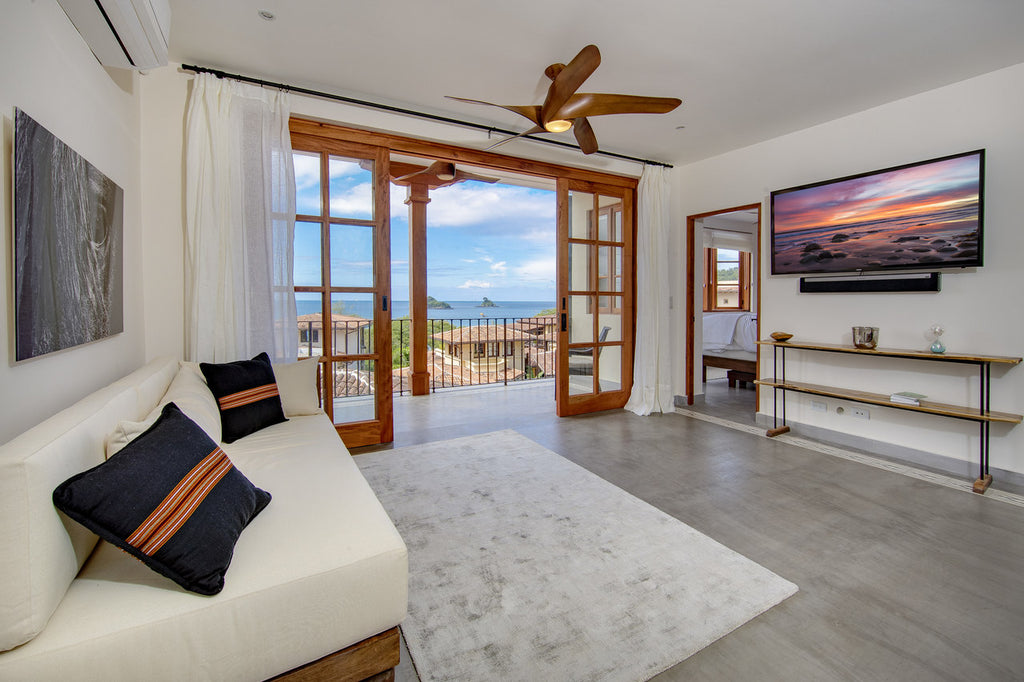 Las Catalinas Doorway | Flat | 32 Plaza Central