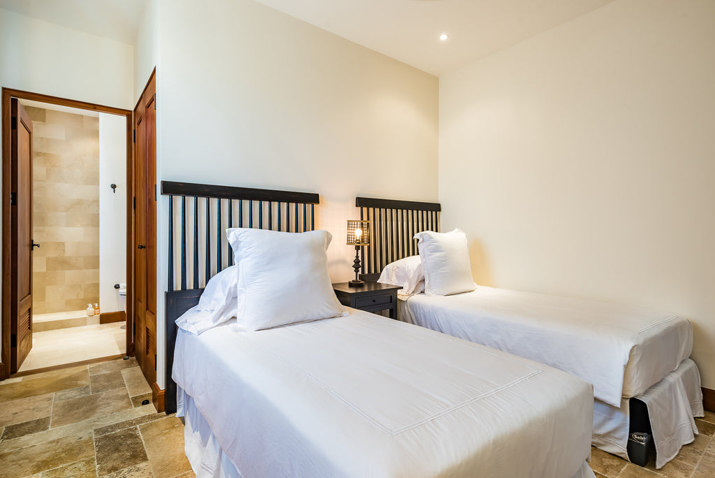 Las Catalinas Doorway | Flat | 31 Plaza Central