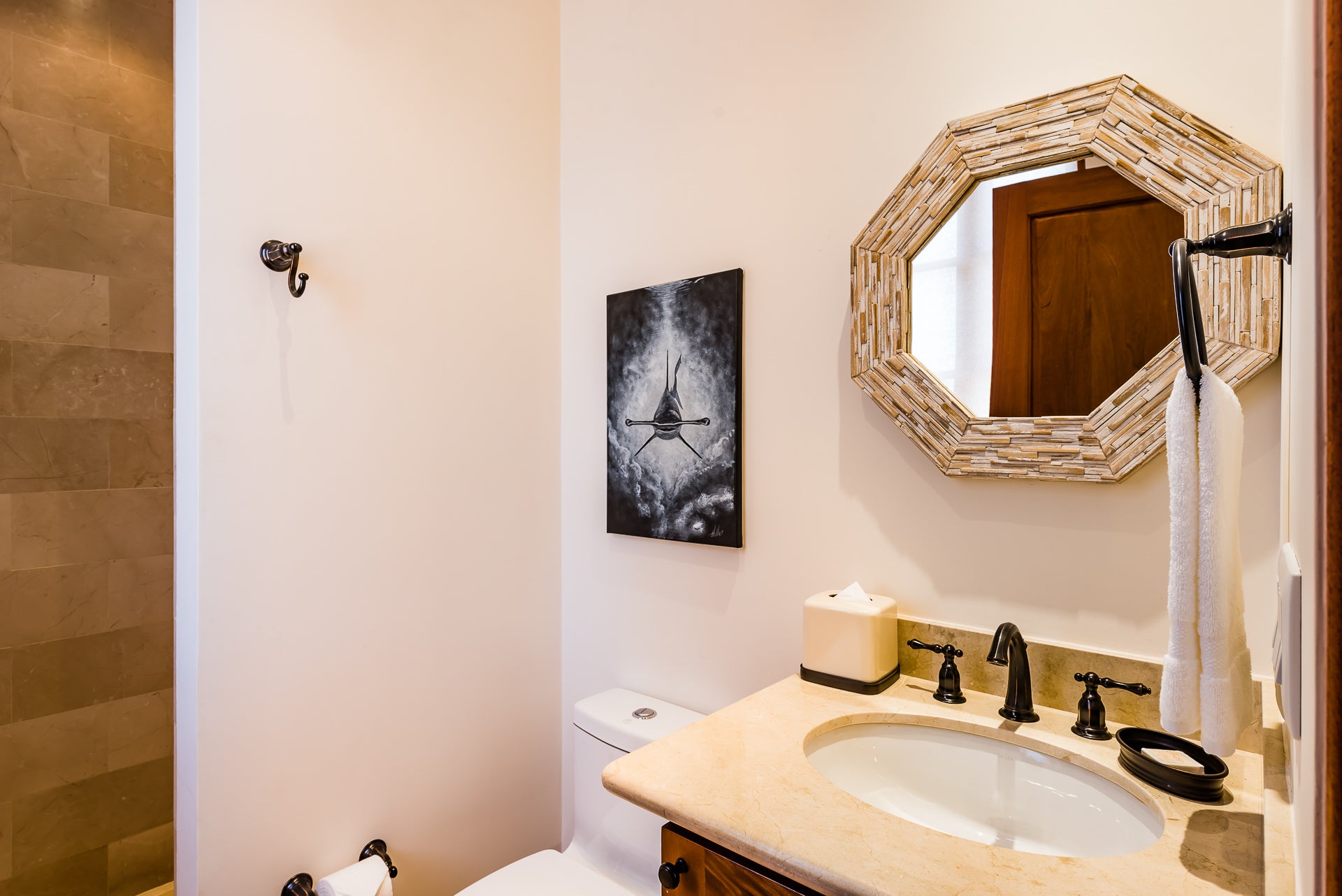 Las Catalinas Doorway | Flat | 31 Plaza Central