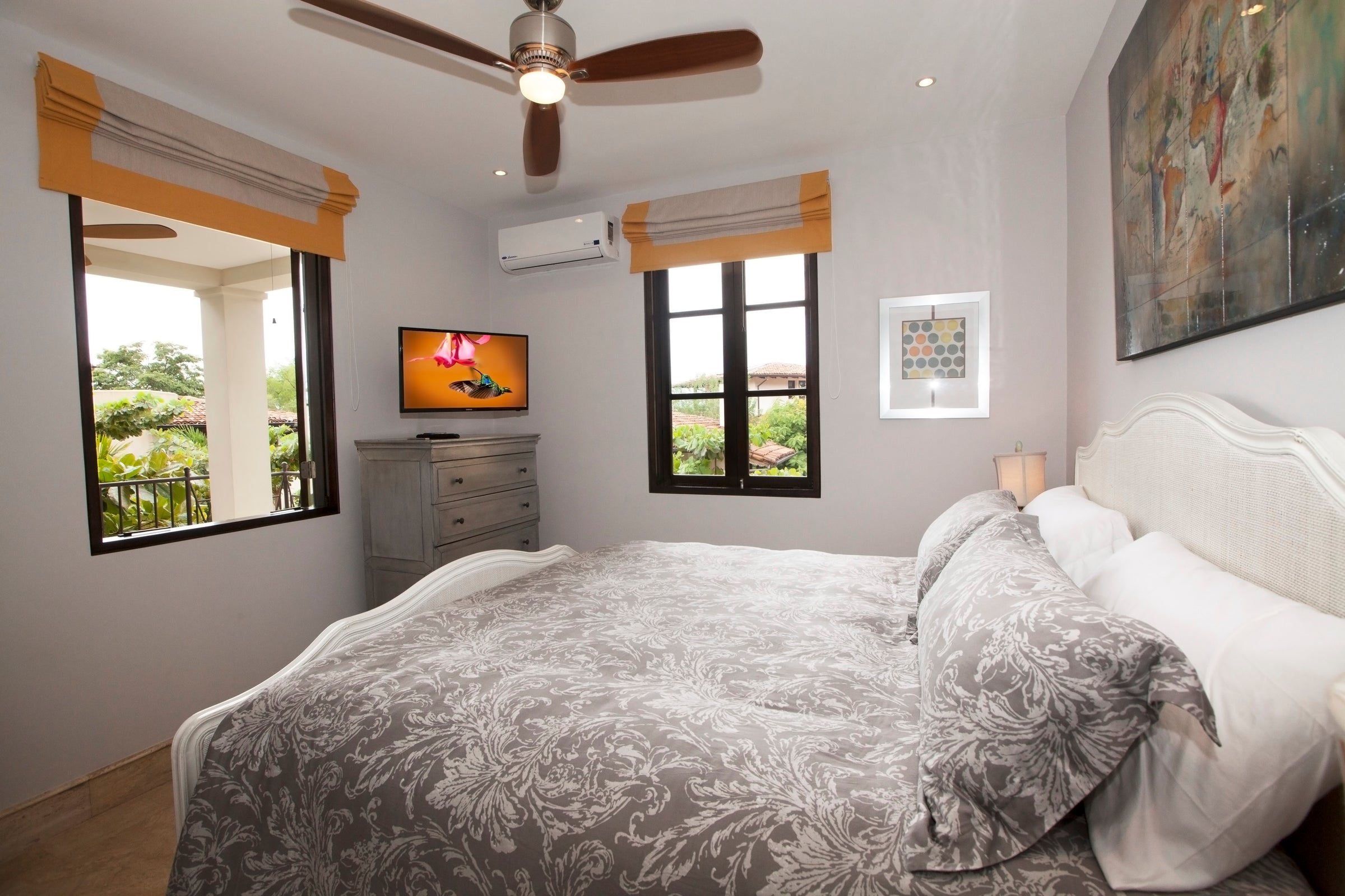 Las Catalinas Doorway | Flat | 30 Avenida la Antigua