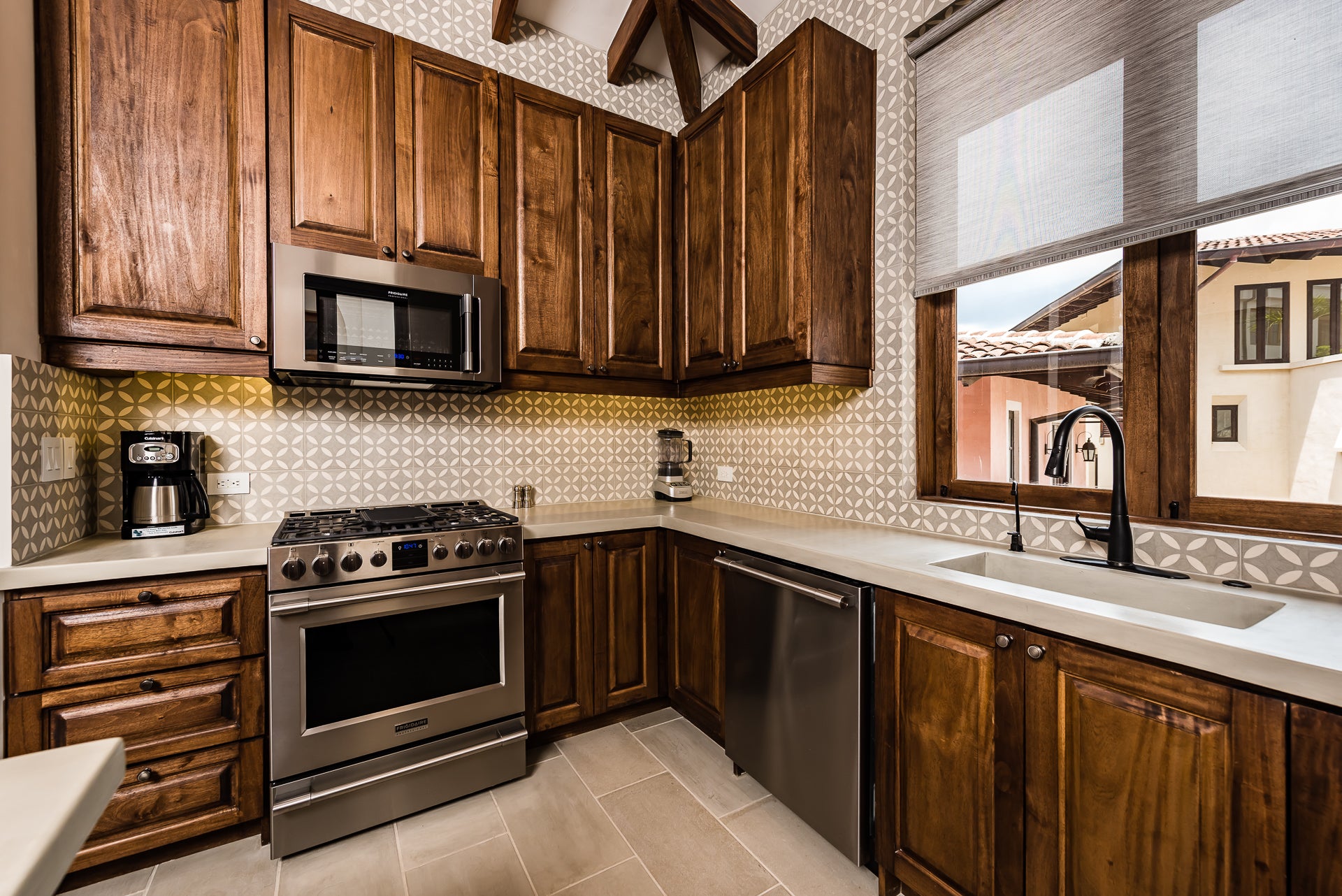 Las Catalinas Doorway | Flat | 14A Avenida la Antigua