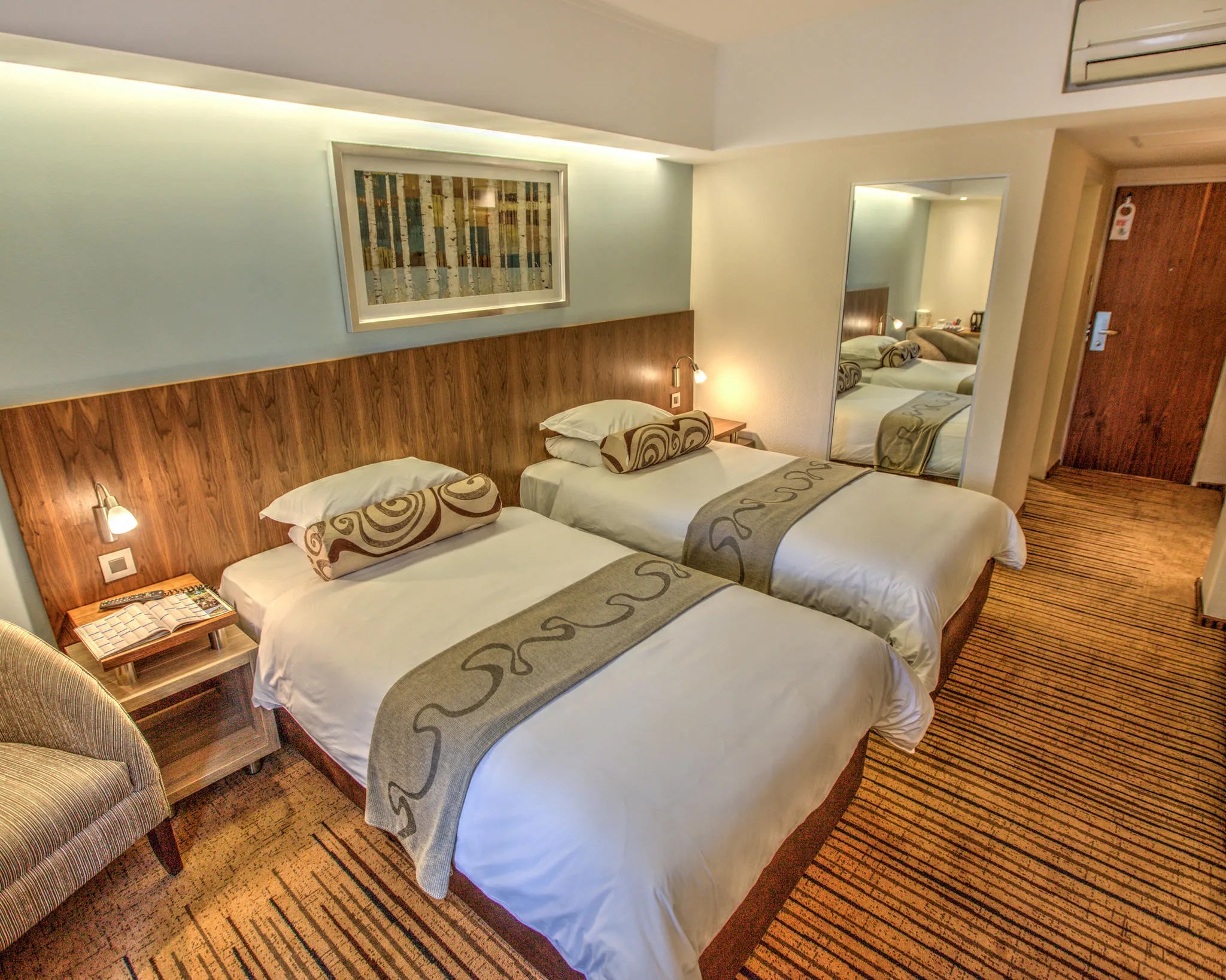 Room gallery image 1.