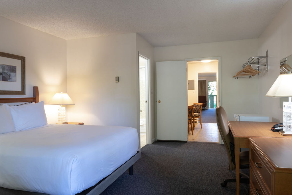 Robin Hood Inn & Suites