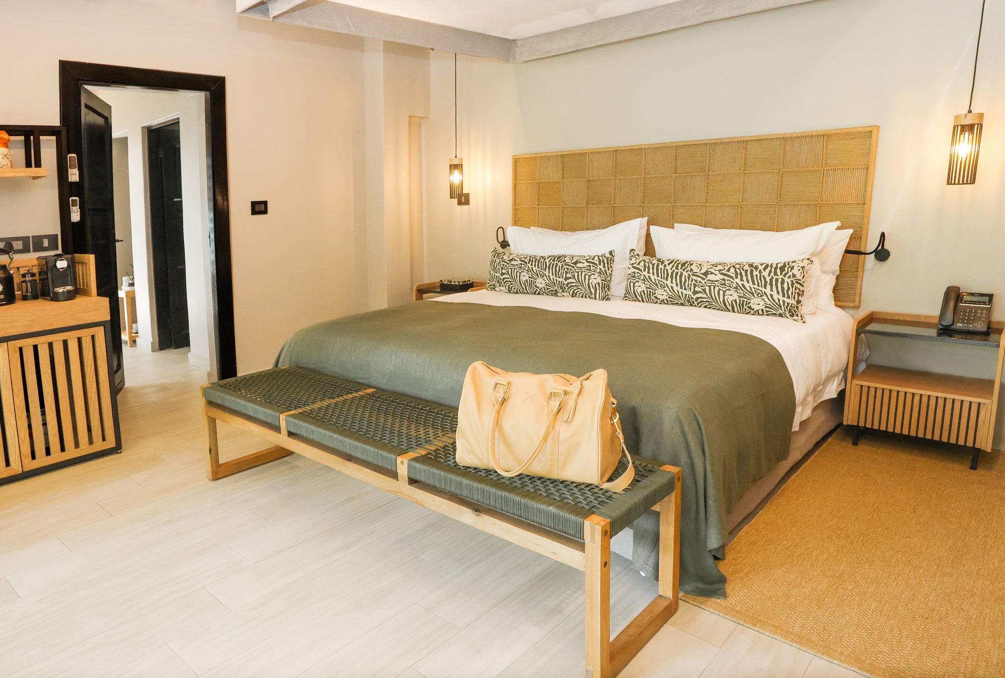 Deluxe Suite 