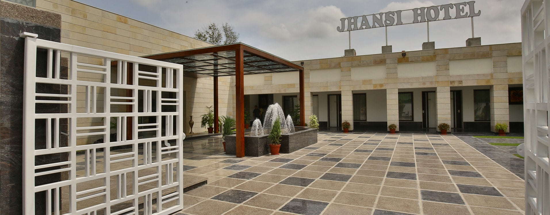 Jhansi Hotel