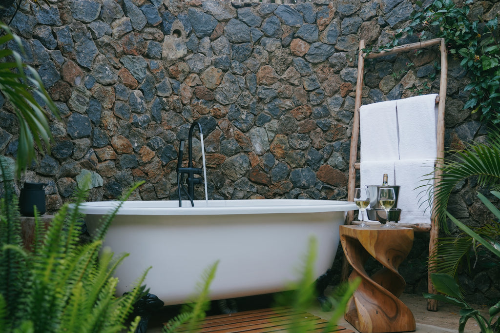 Outdoor Bath at O'Lorien Villa
