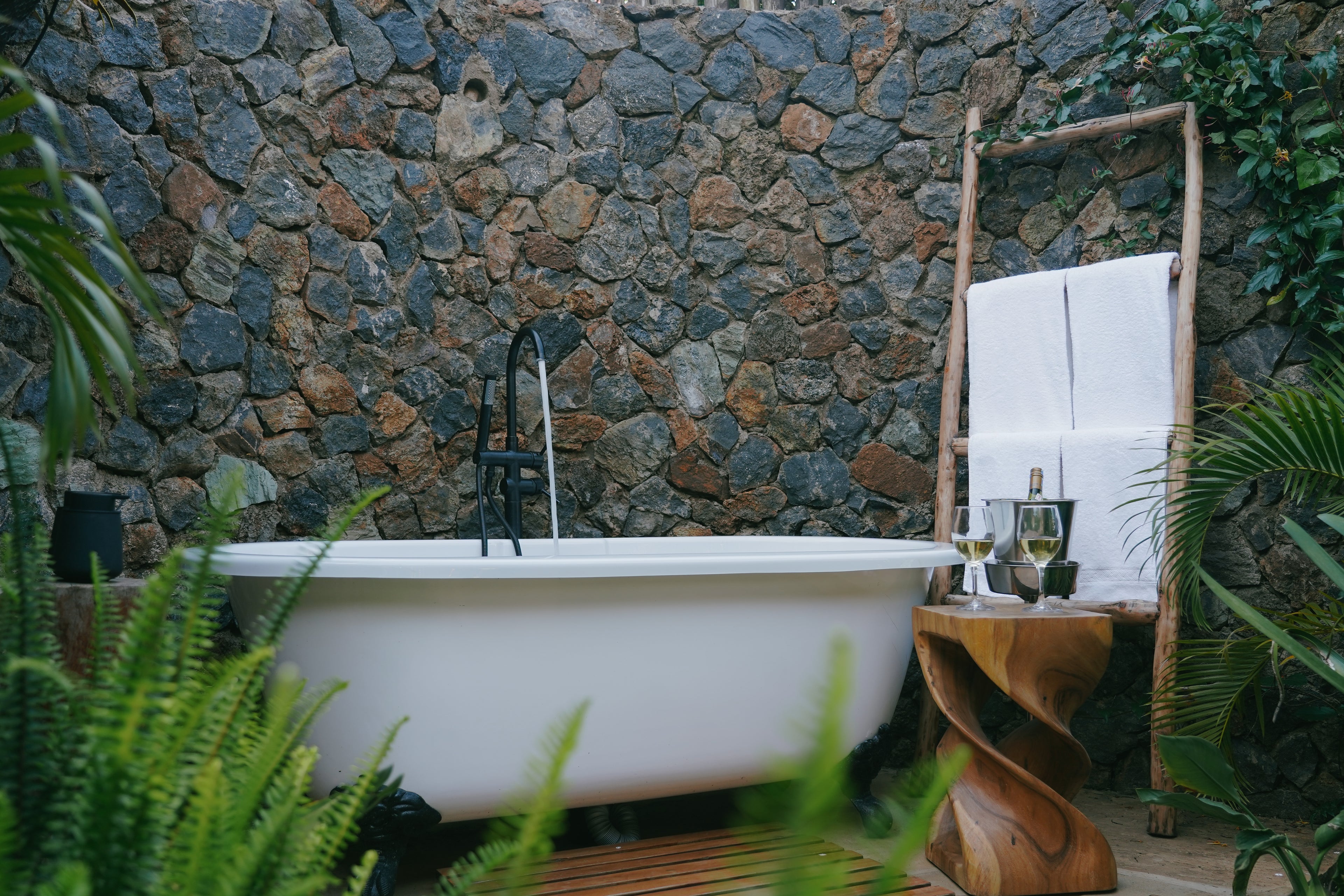 Outdoor Bath at O'Lorien Villa