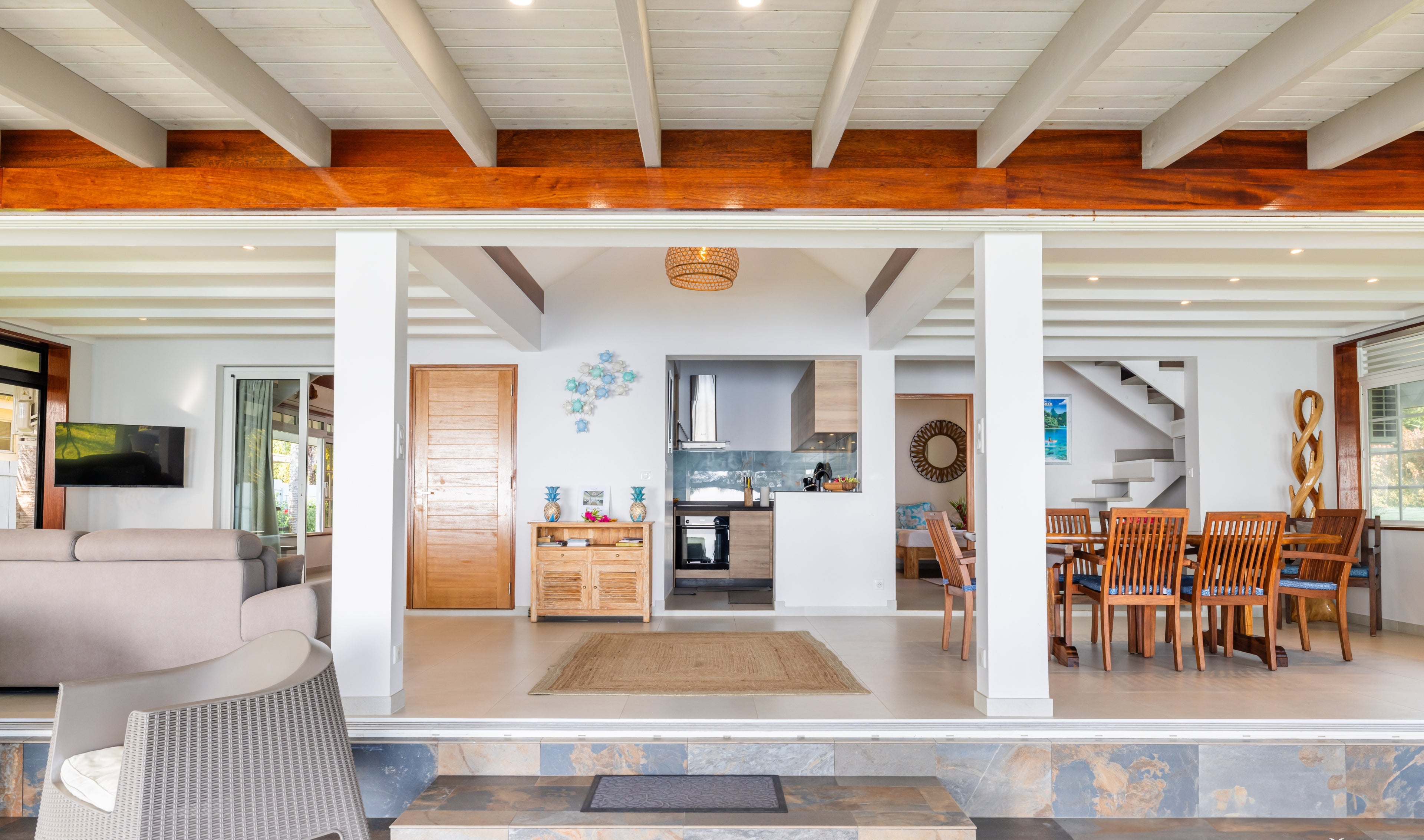 Villa Vanaki - Beachfront Villa 4BR w/ AC