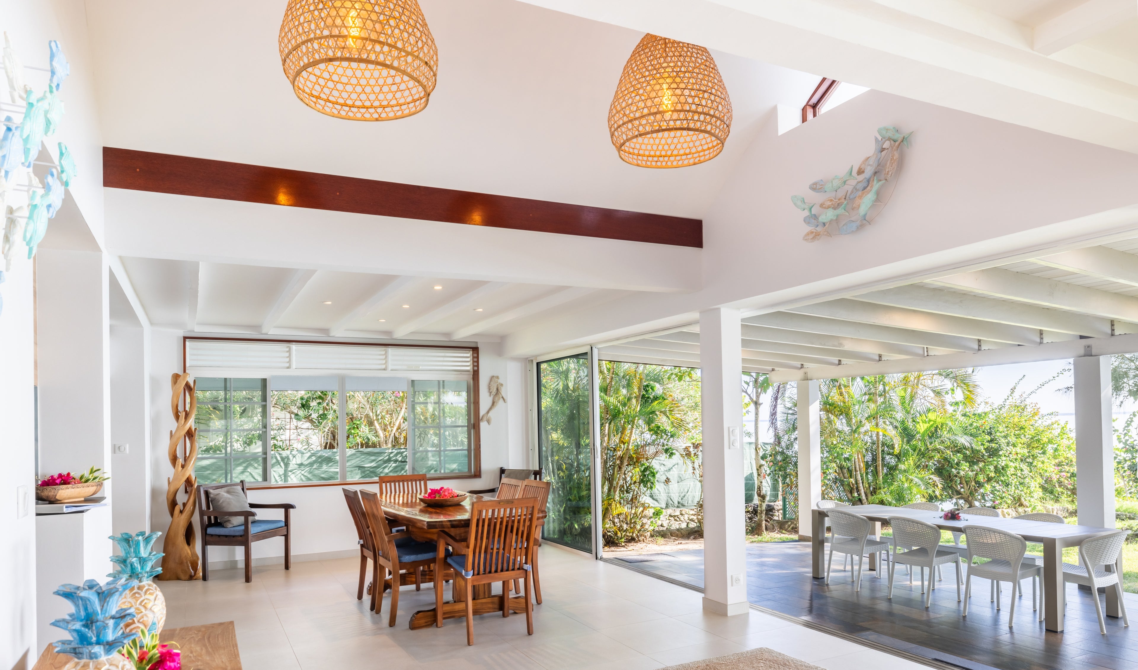Villa Vanaki - Beachfront Villa 4BR w/ AC