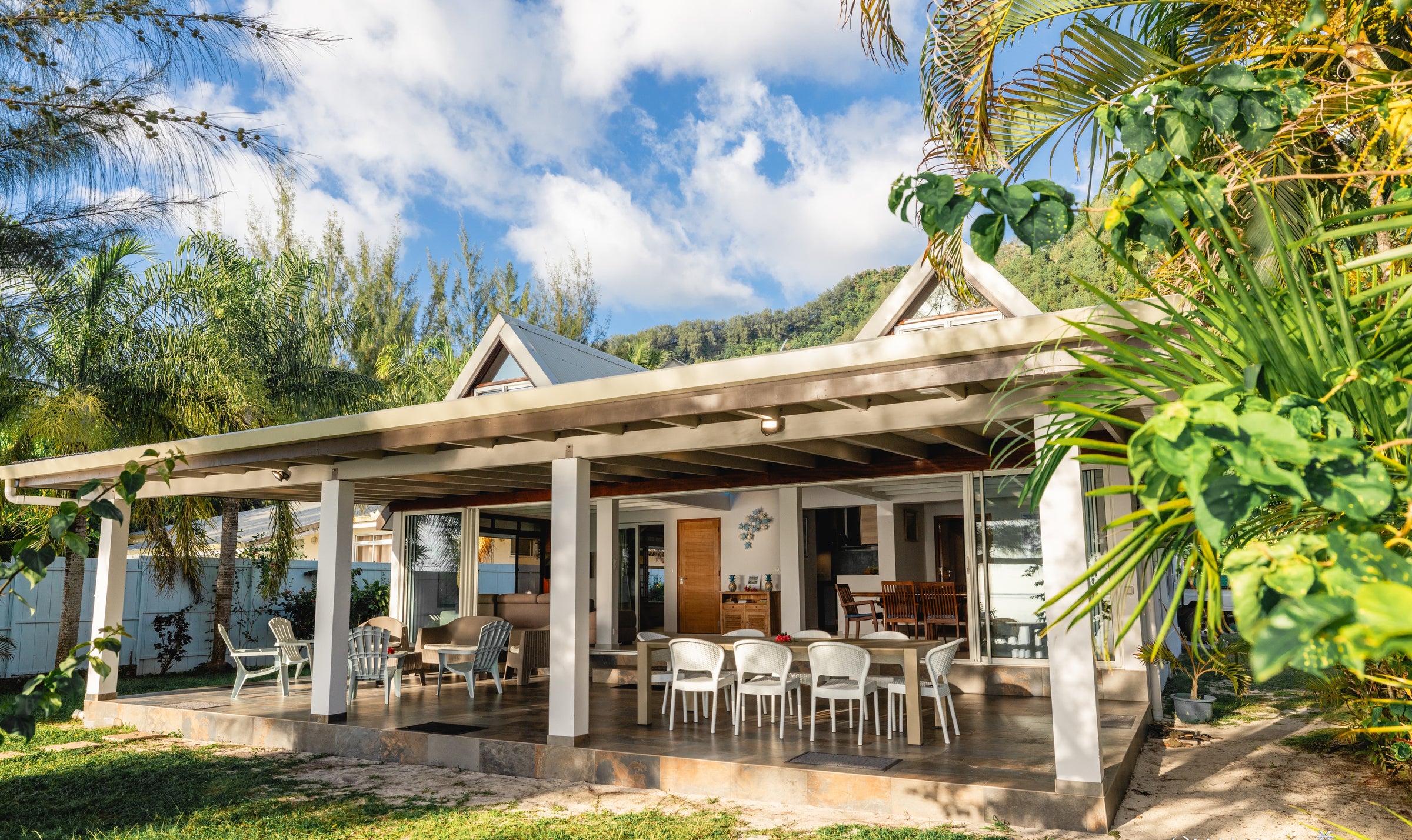 Villa Vanaki - Beachfront Villa 4BR w/ AC