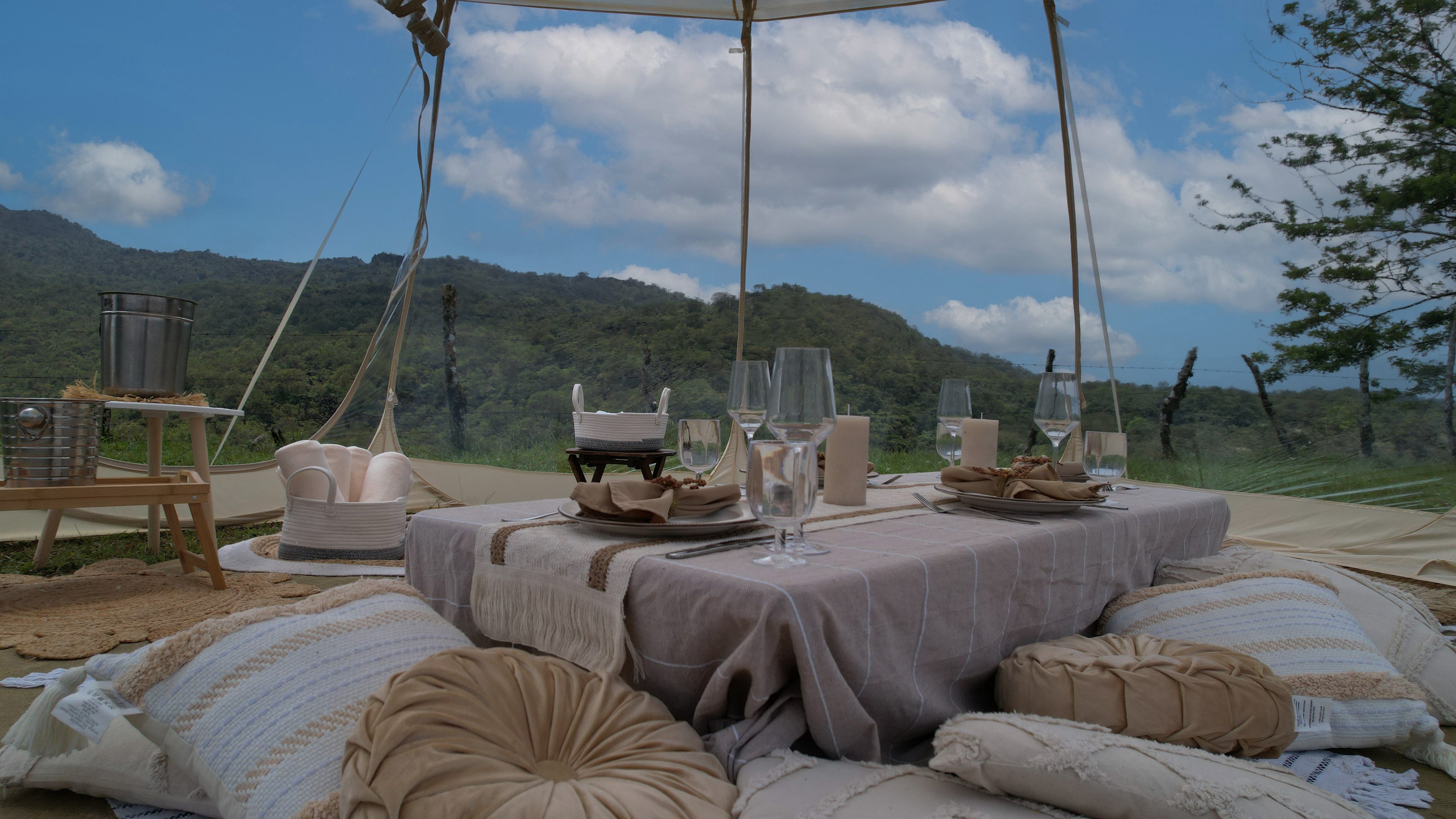 Quercus Signature Luxe Picnic Experience: A Culinary Retreat Amidst Nature