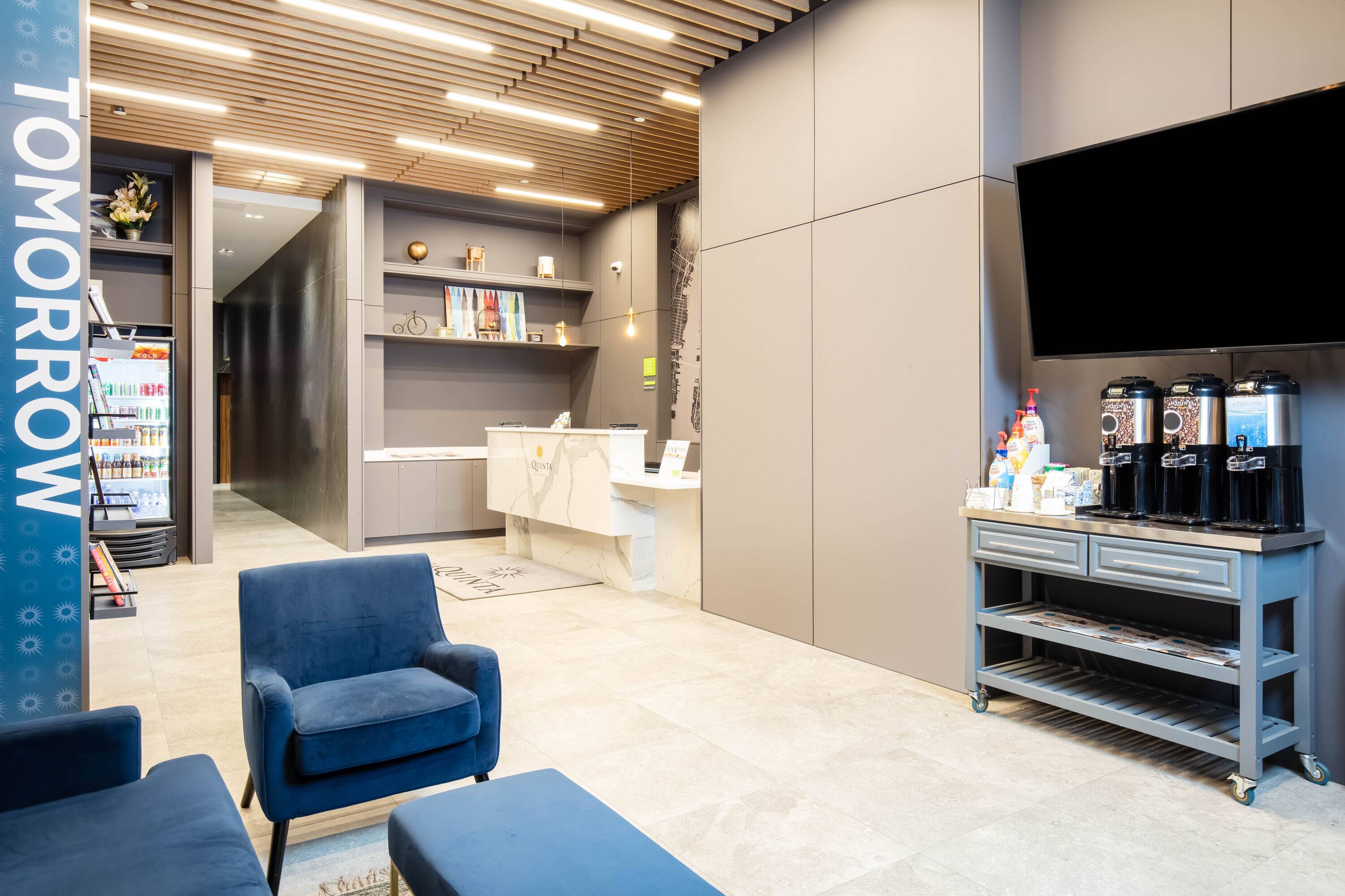 La Quinta Inn & Suites by Wyndham Times Square South