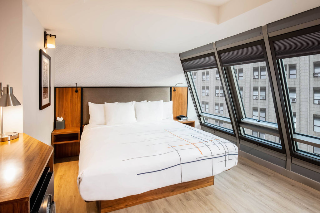 La Quinta Inn & Suites by Wyndham Times Square South