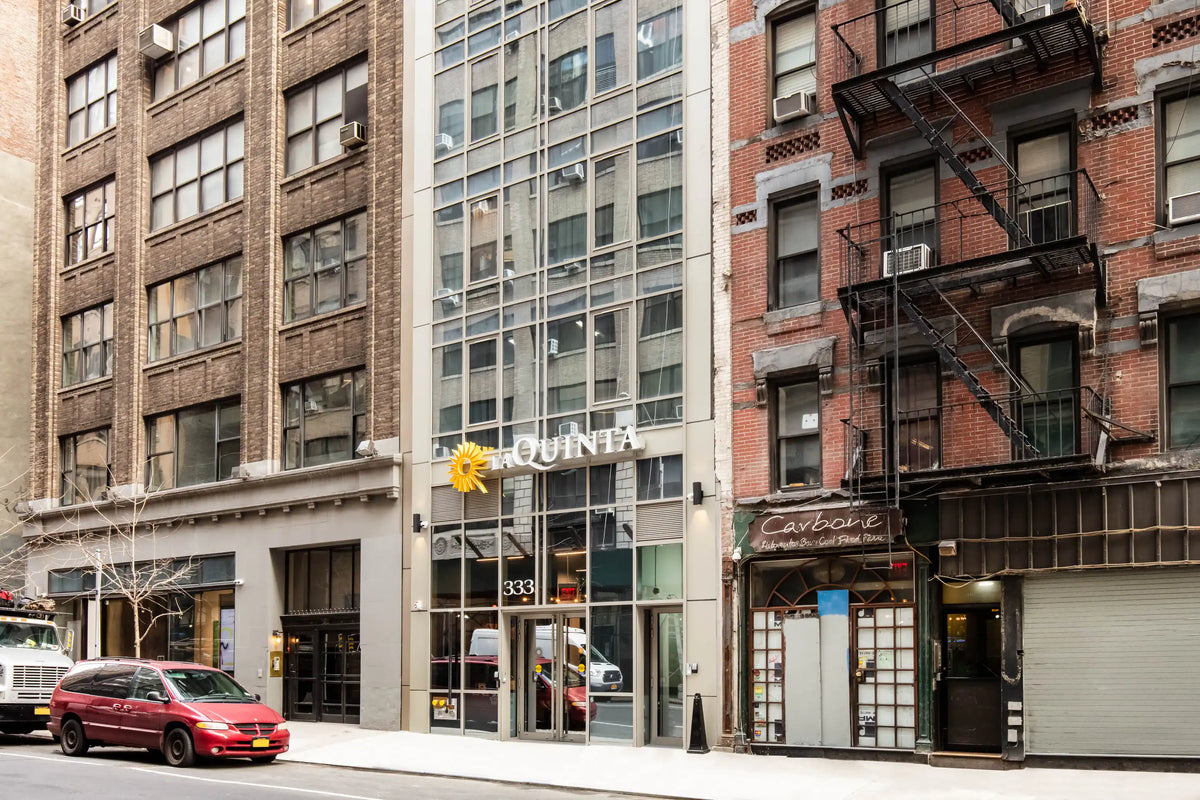 La Quinta Inn & Suites by Wyndham Times Square South