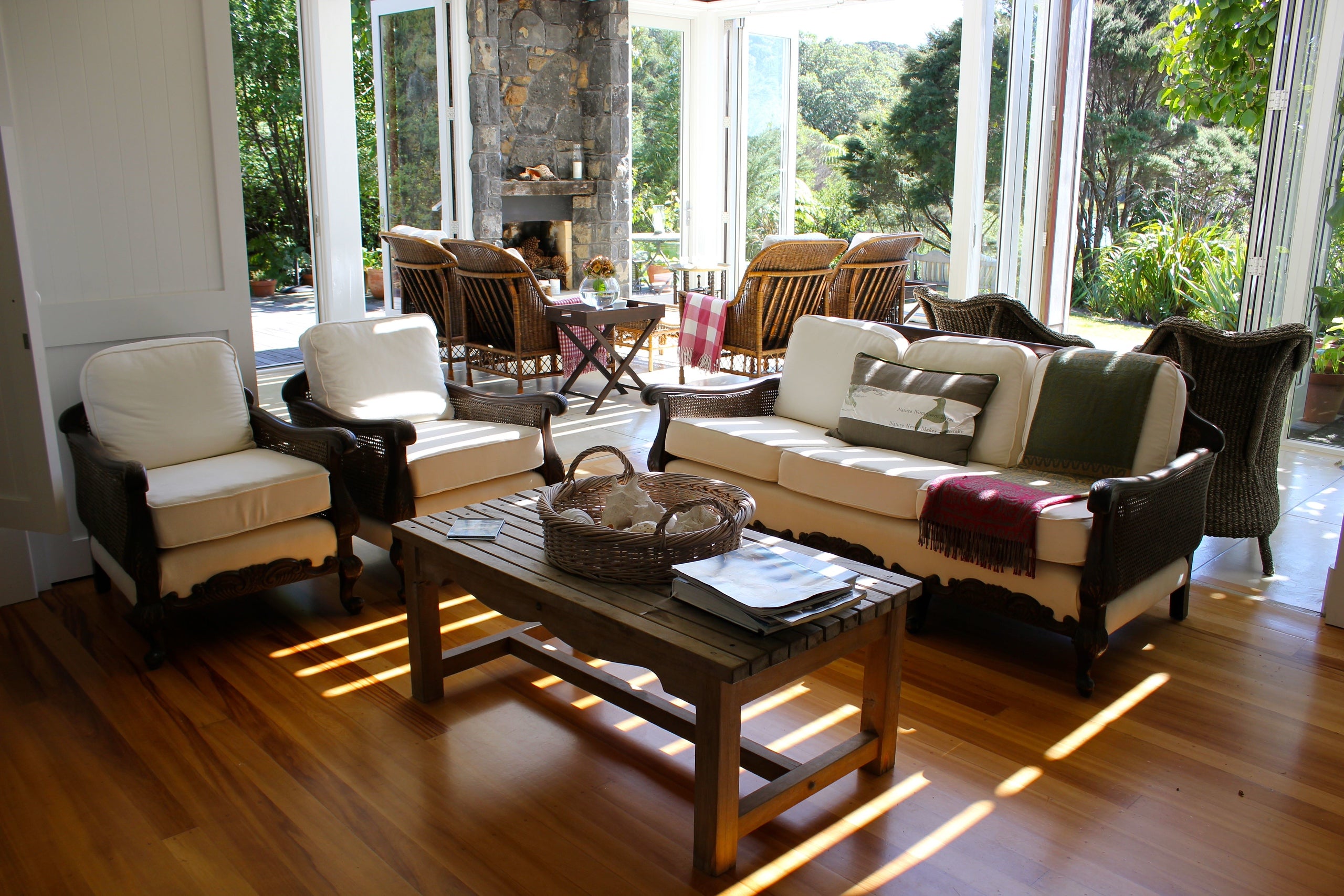 970 Lonely Bay Lodge - Luxury Accommodation at beautiful Cooks Beach in the Coromandel