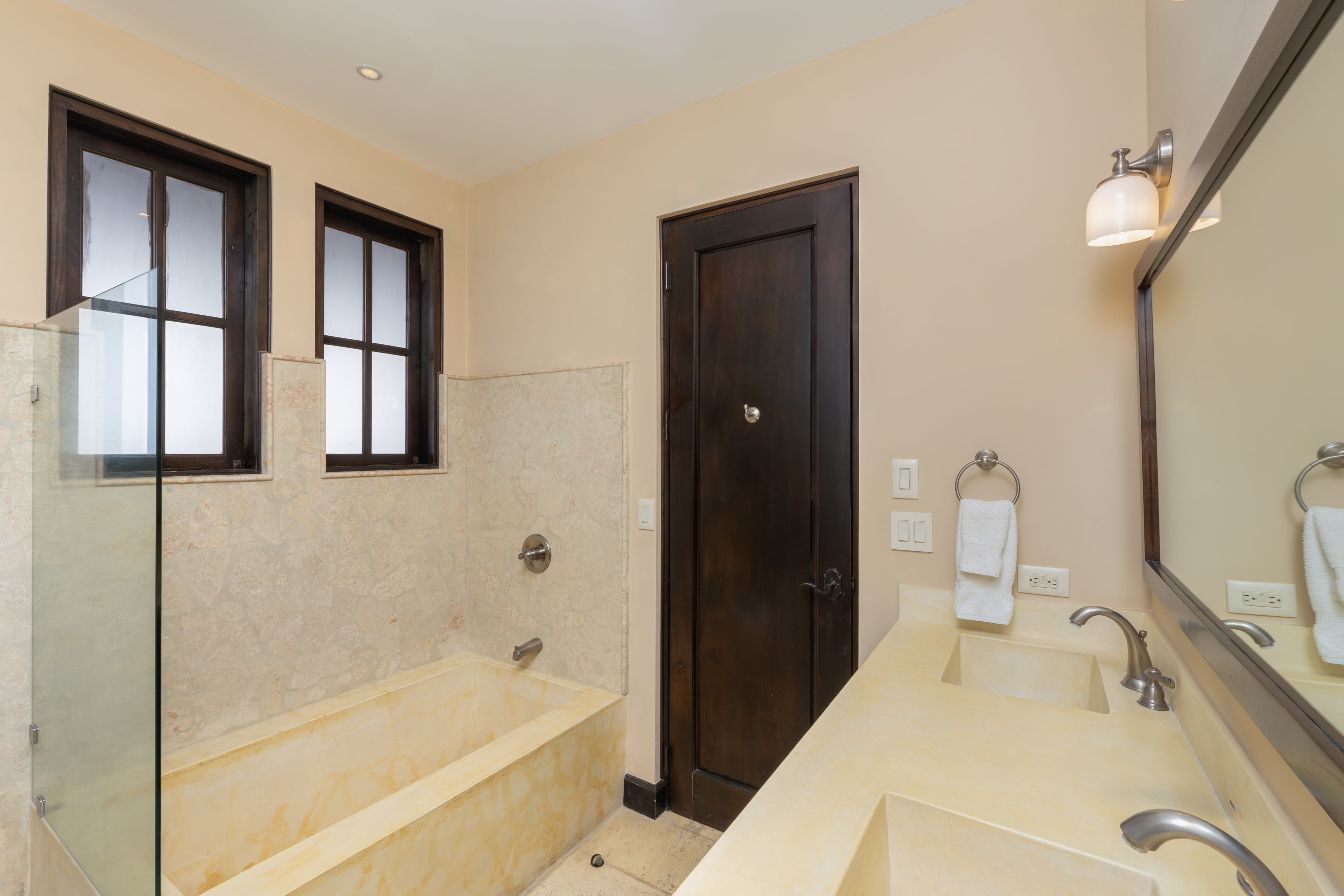 Las Catalinas Doorway | Flat | 38 Avenida La Antigua