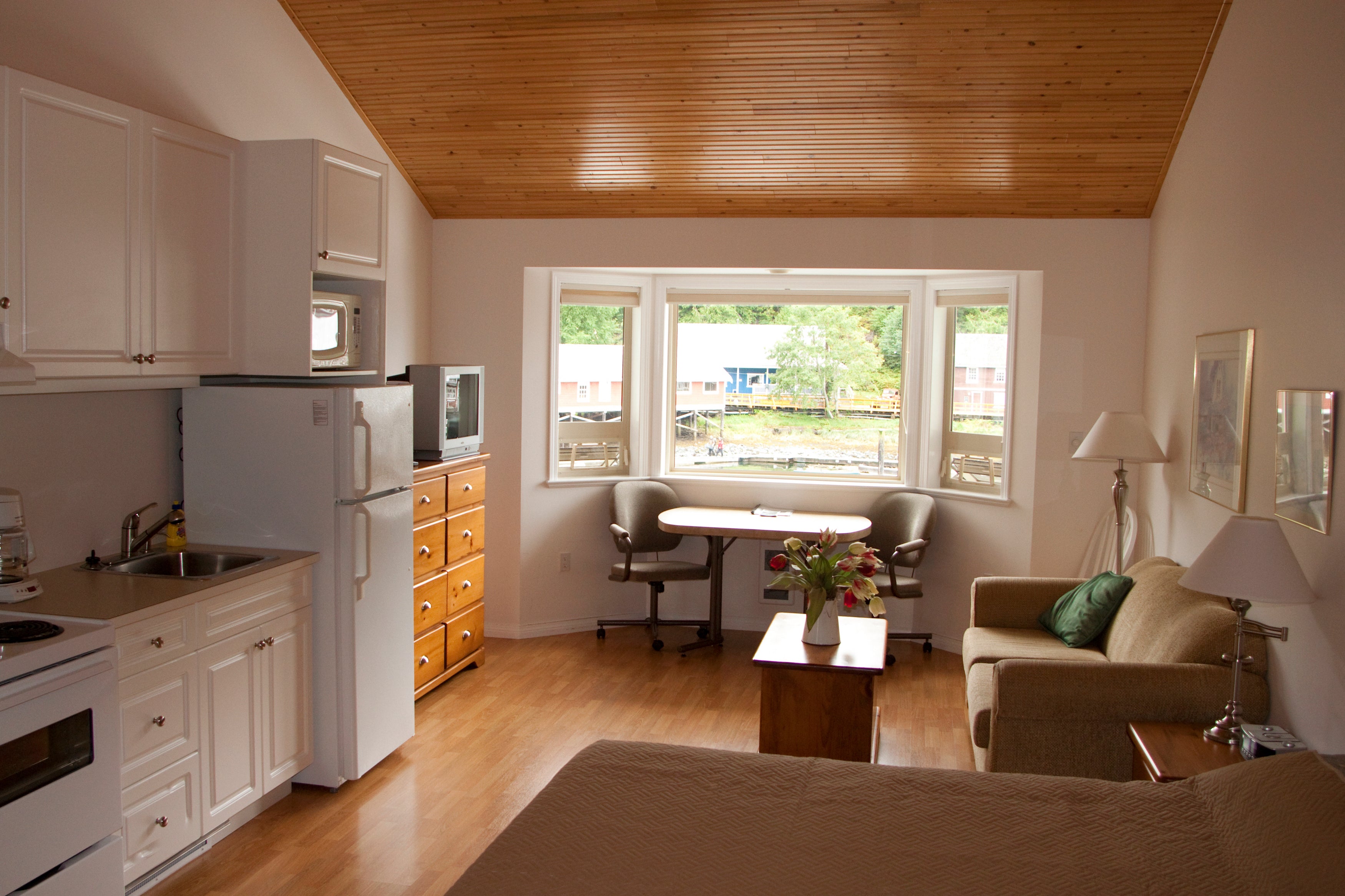 Dockside Suites Telegraph Cove Resort
