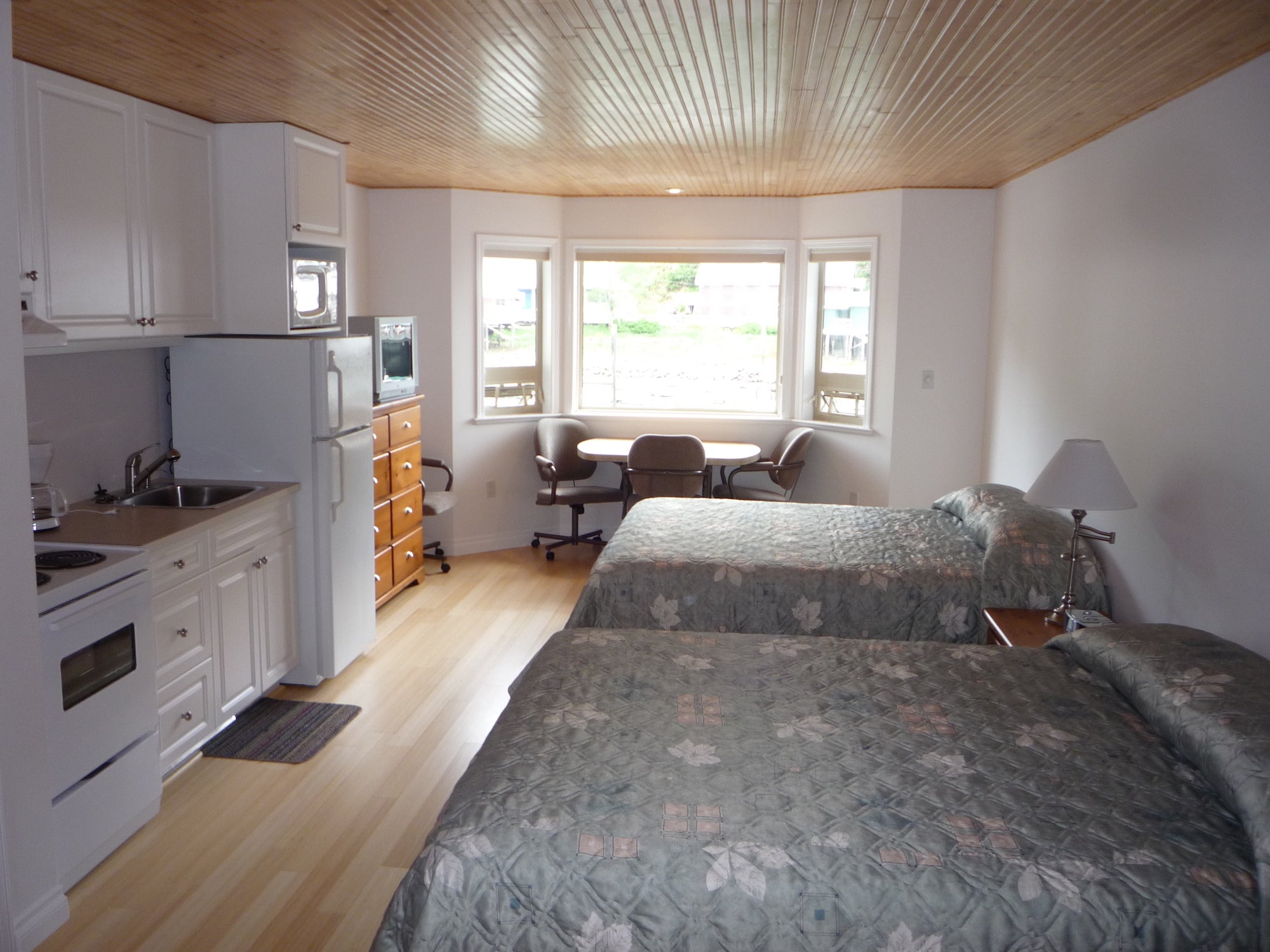 Dockside Suites Telegraph Cove Resort