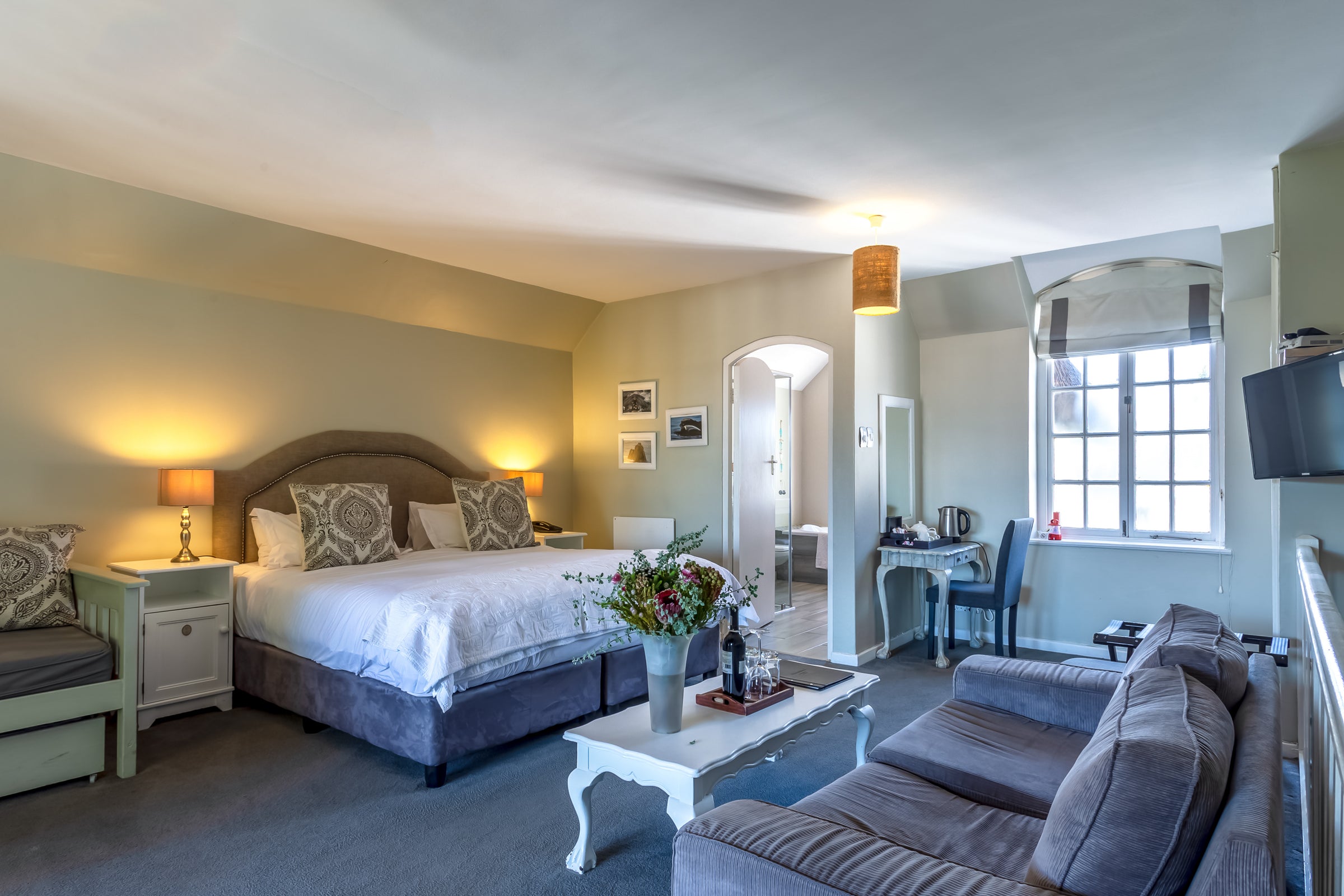 Whale Rock Luxury Lodge & Villa — Sea View Suite with distant Sea View