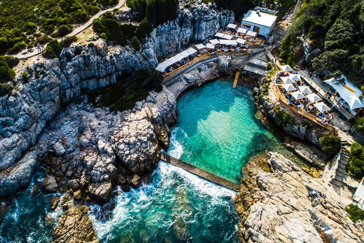 Whale Rock Luxury Lodge & Villa — Ficks Restaurant