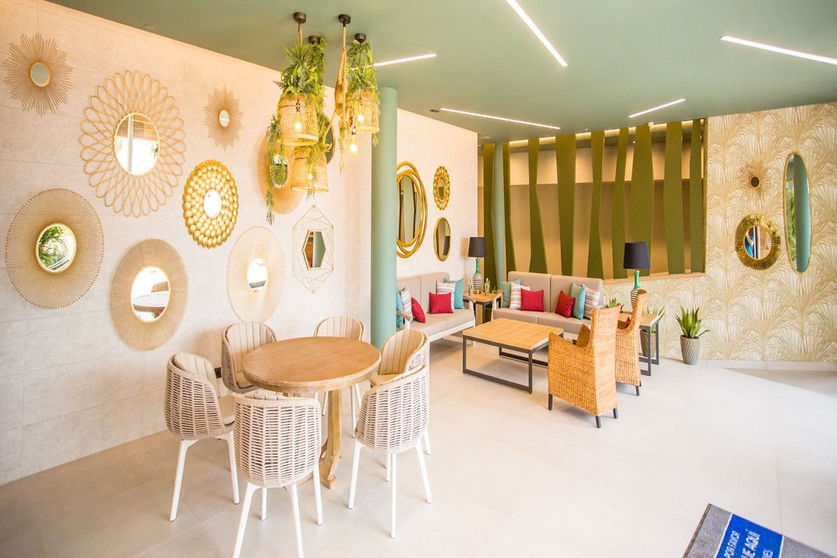 Apartamentos Amadores Beach