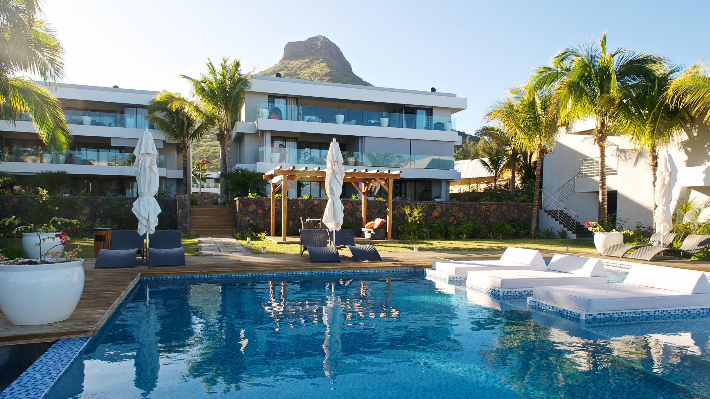 Leora Beachfront Apartments