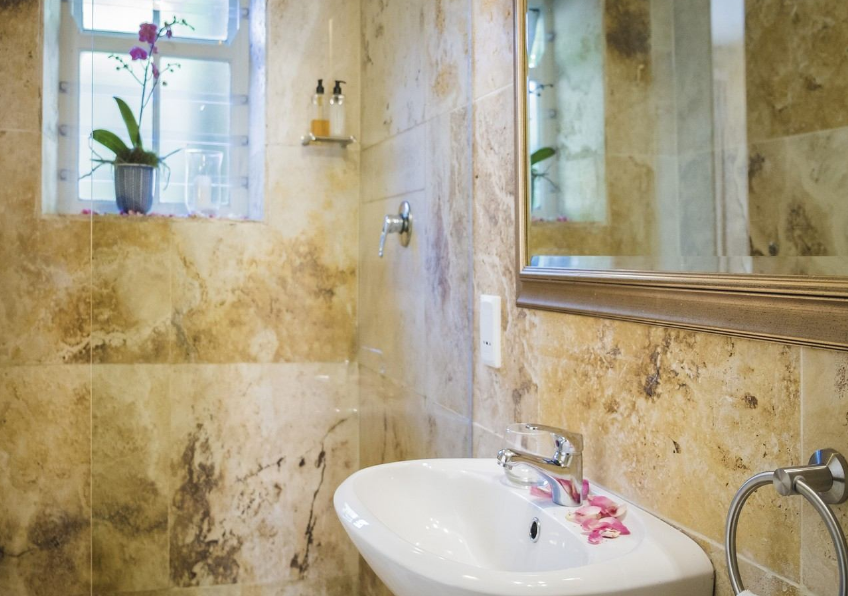 Lavender Luxury Suite