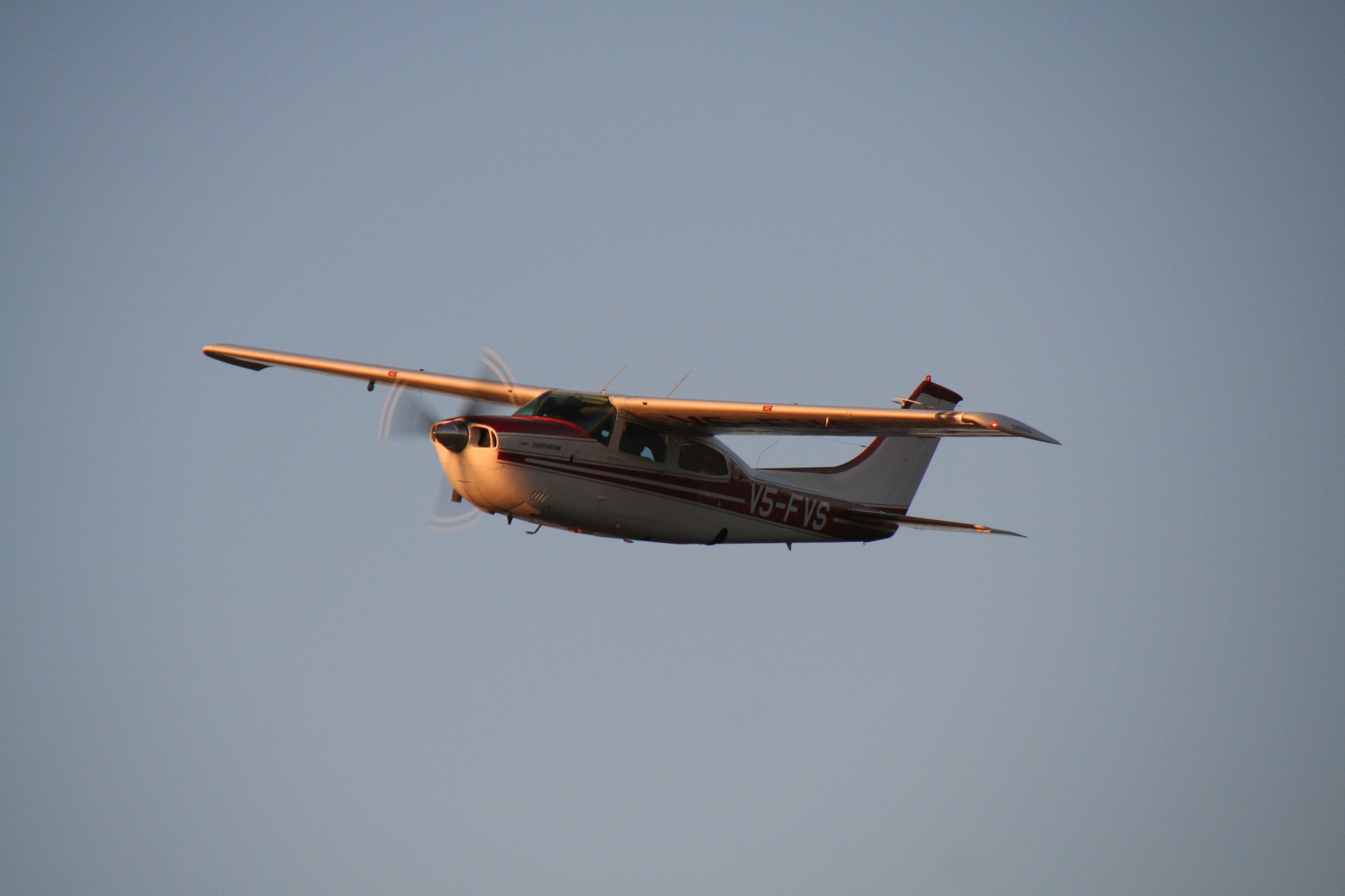 Cessna 210