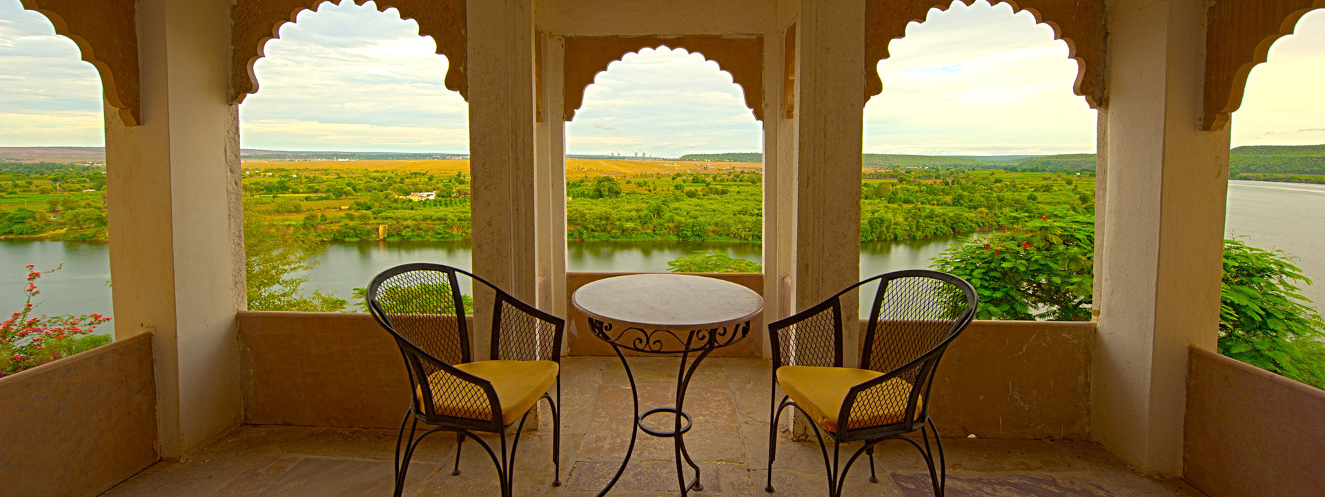 Bhainsrorgarh Fort Hotel