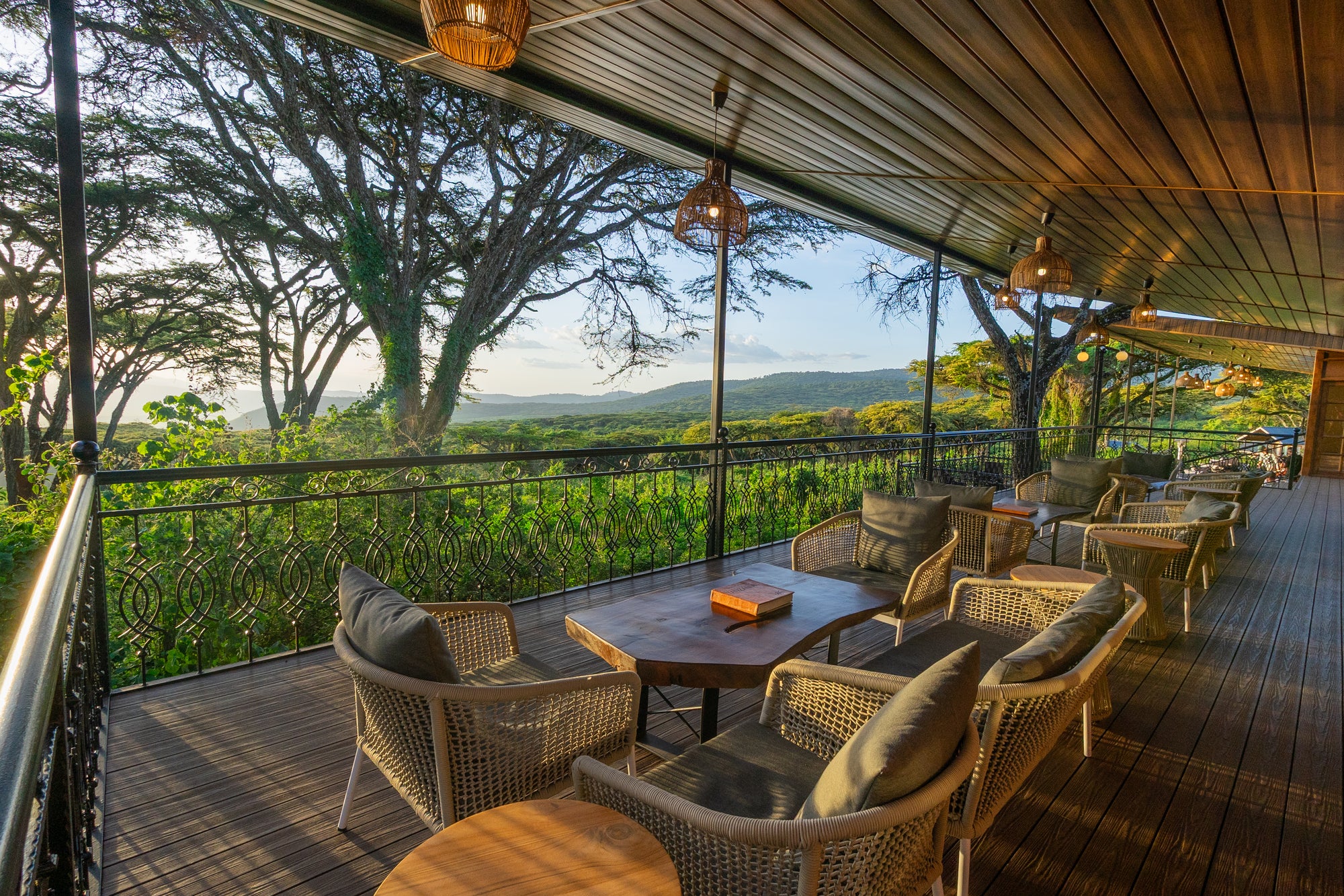 Outside Deck -Lounge and Bar Area