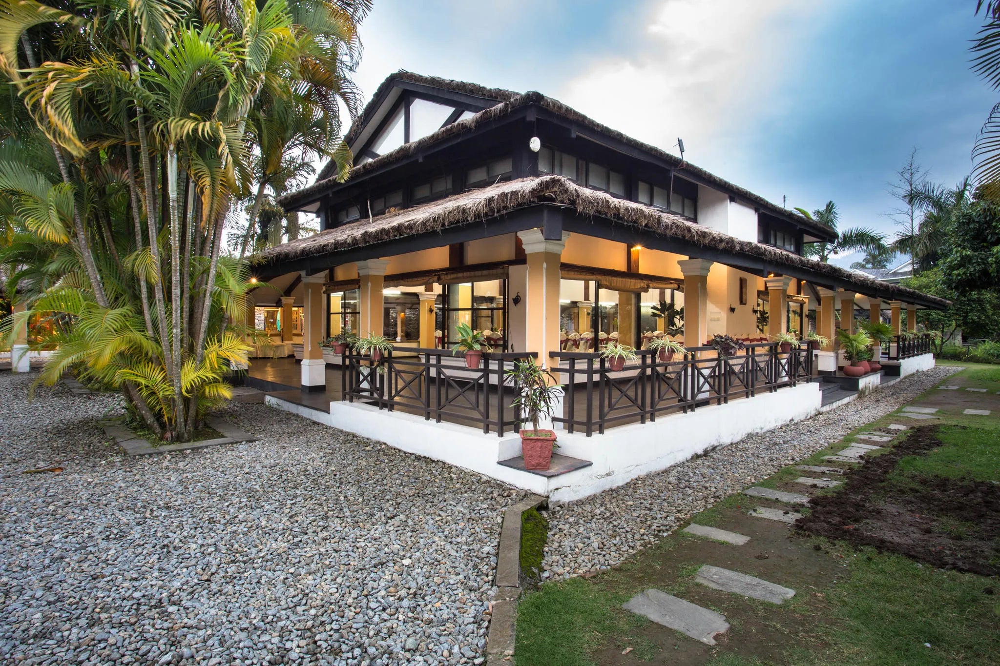 Shangri-La Village Resort