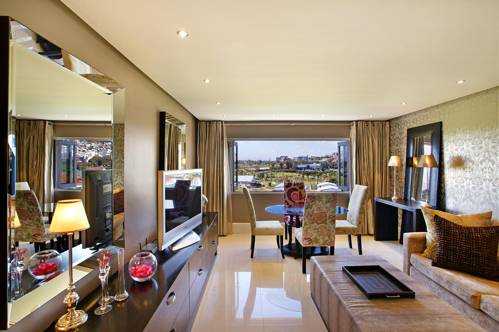 Green Park Views - Living and dining room