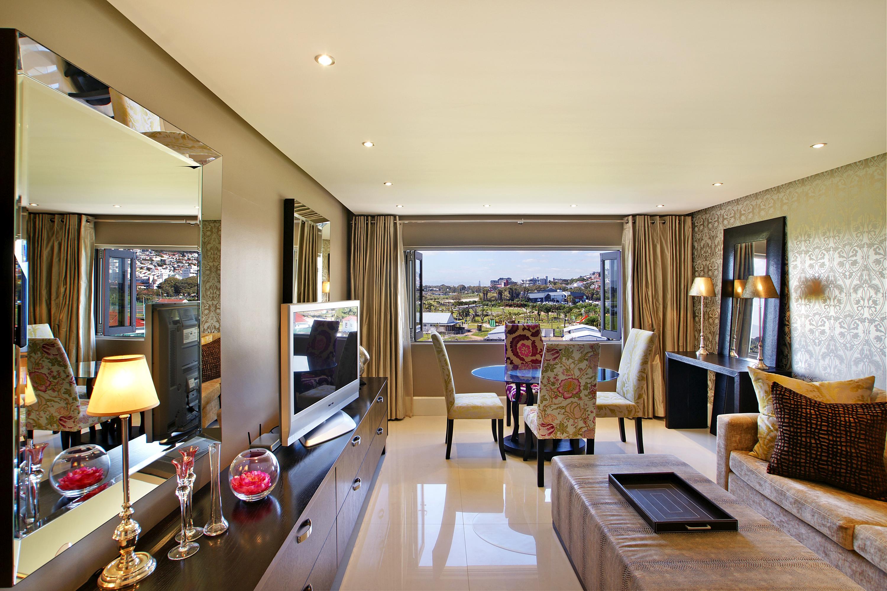 Green Park Views - Living and dining room
