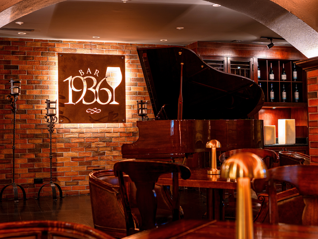 Bar 1936