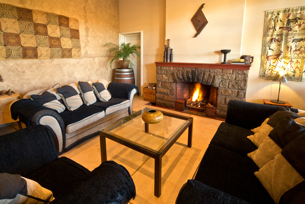 Lounge & Fire Place