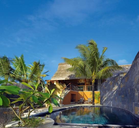 Senior Beachfront Suite with pool