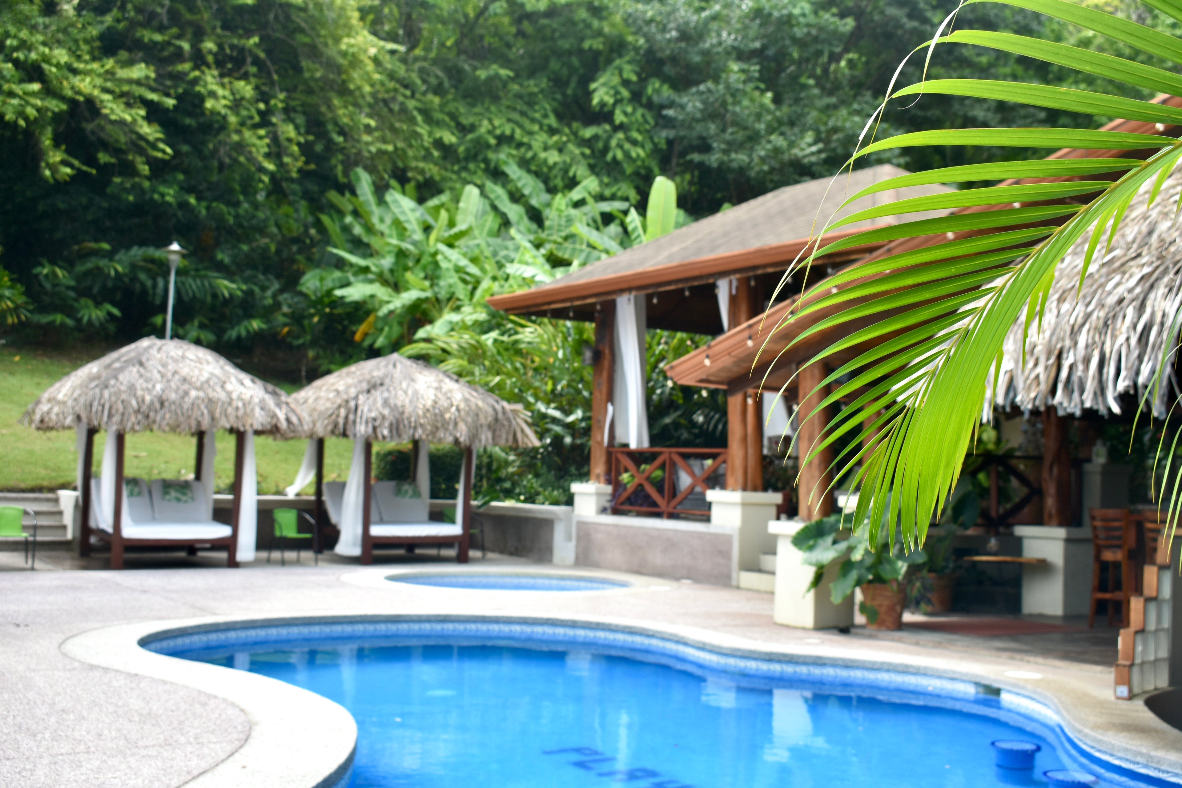 Pool area Hotel Playa Espadilla