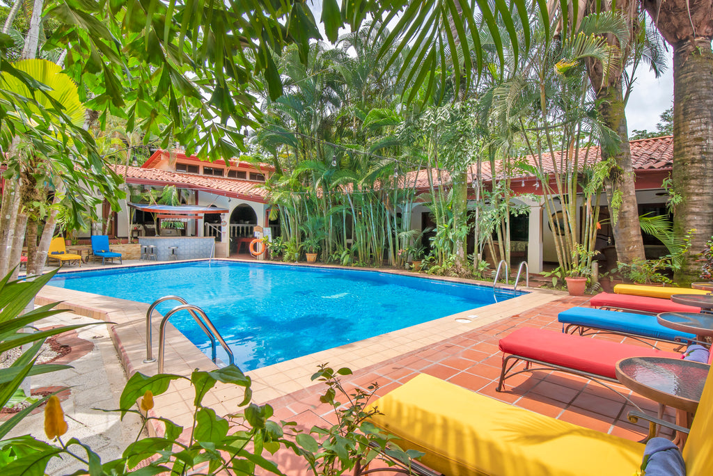 Piscina Principal de Hotel Villas Lirio