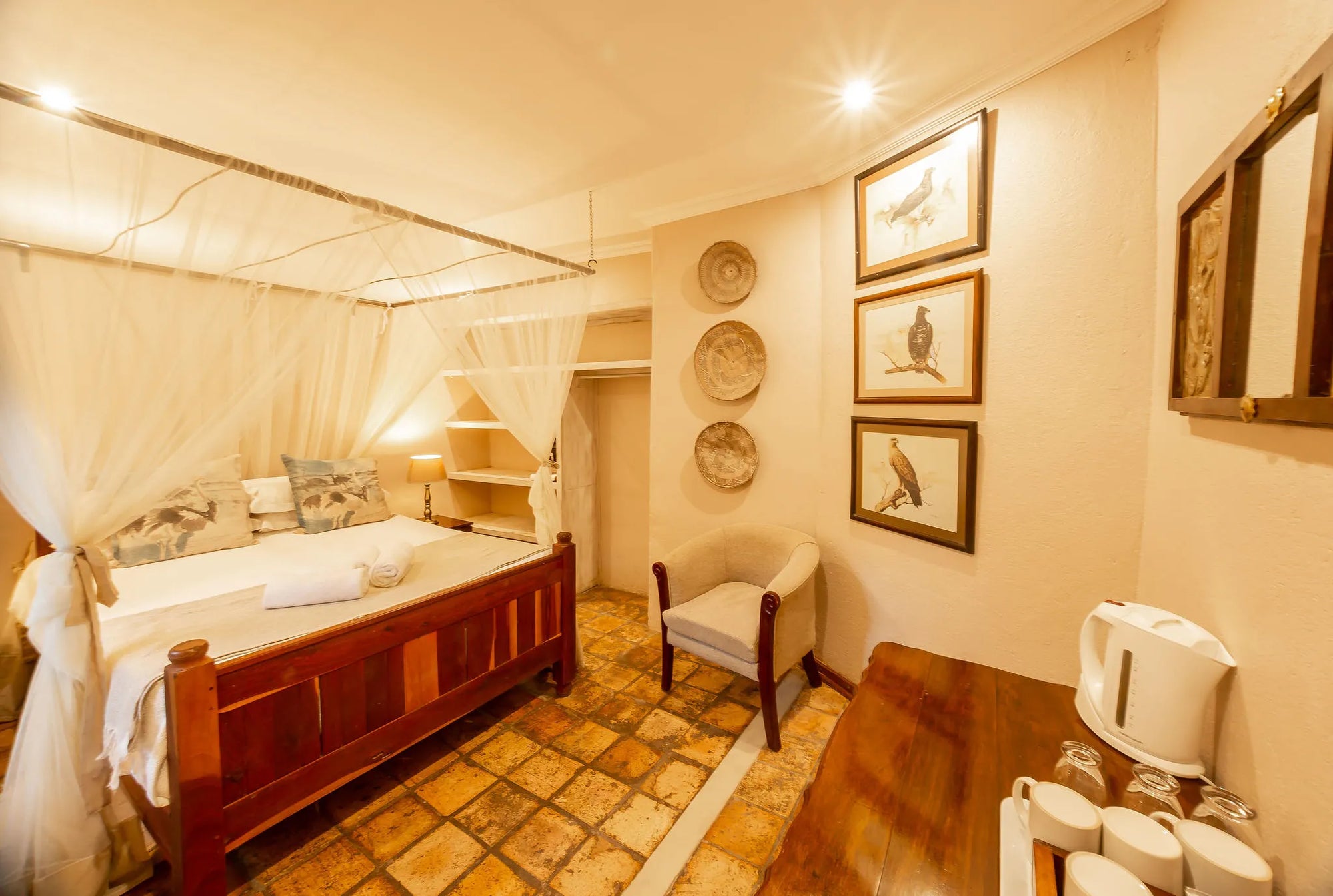 Room gallery image 4.