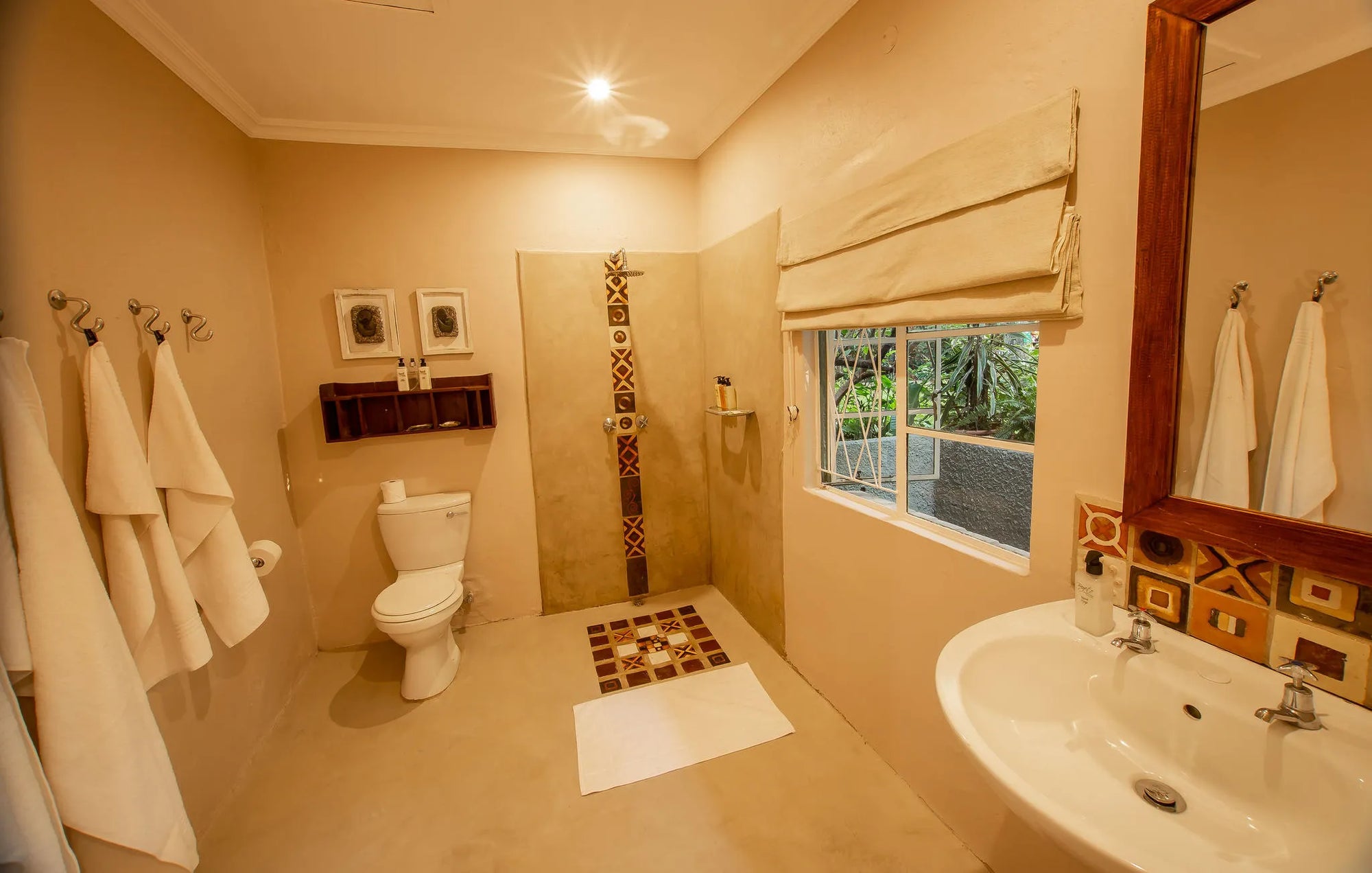 Room gallery image 3.