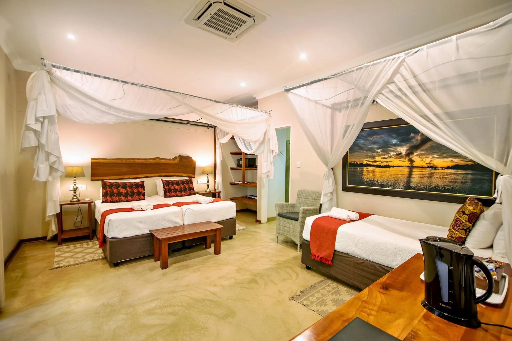 Room gallery image 1.