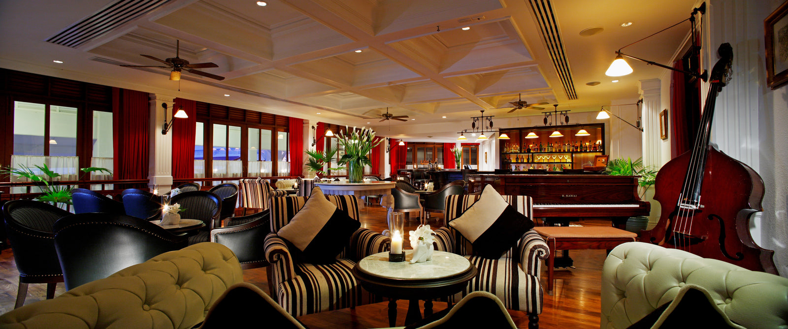 Centara Grand Beach Resort & Villas Hua Hin : Elephant Bar