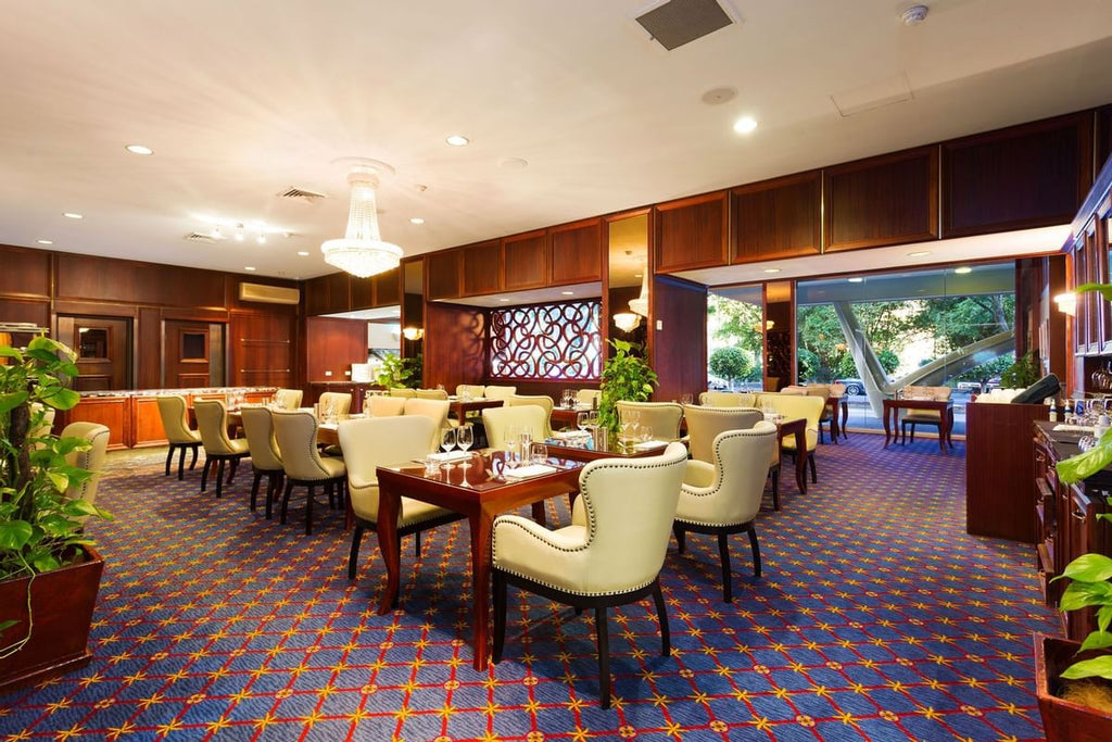 Royal on the Park Hotel & Suites
