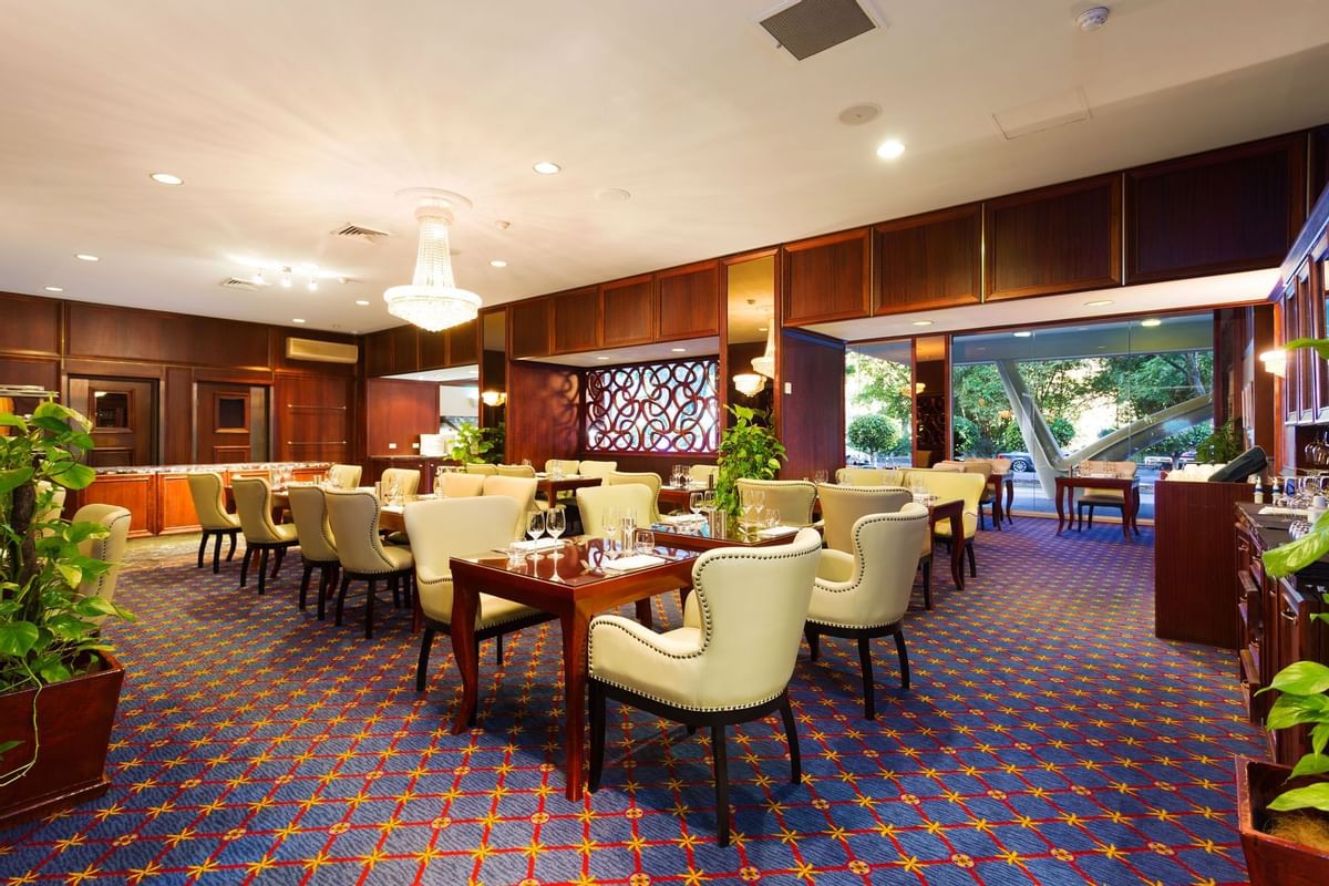 Royal on the Park Hotel & Suites
