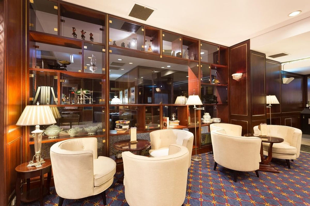 Royal on the Park Hotel & Suites